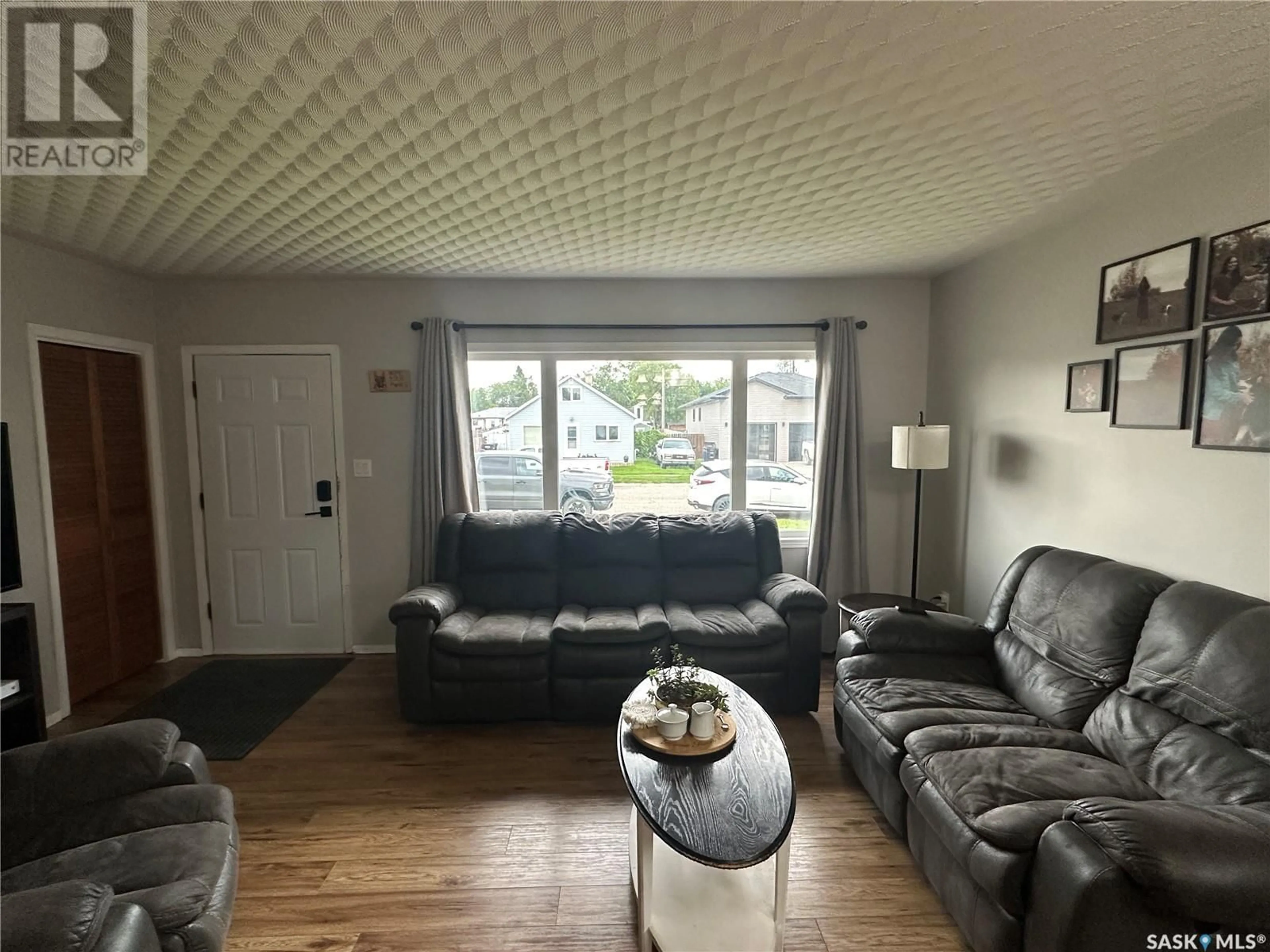 Living room with furniture, unknown for 927 11TH STREET, Humboldt Saskatchewan S0K2A0