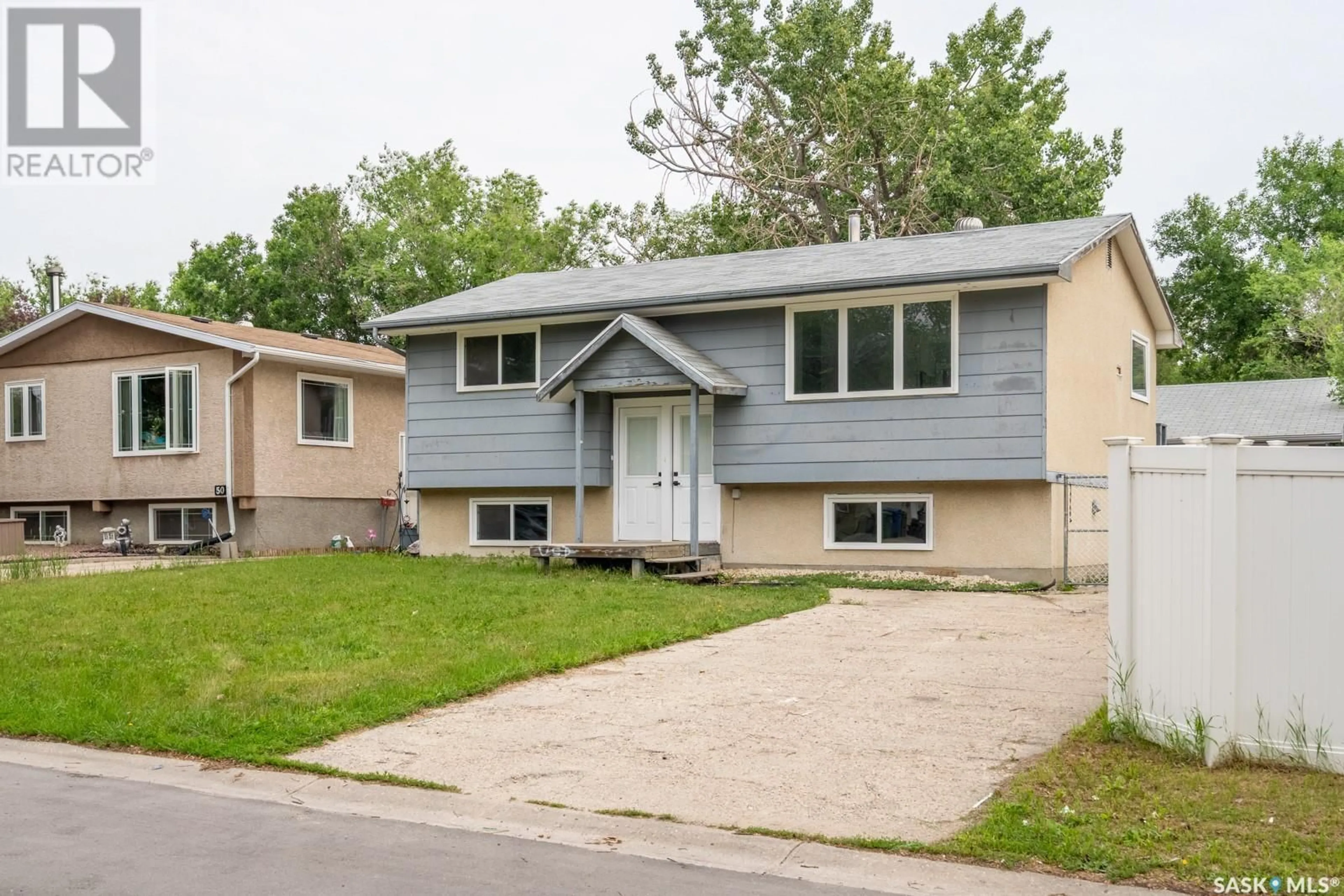 Home with vinyl exterior material, street for 54 ANTICKNAP BAY, Regina Saskatchewan S4N4G6