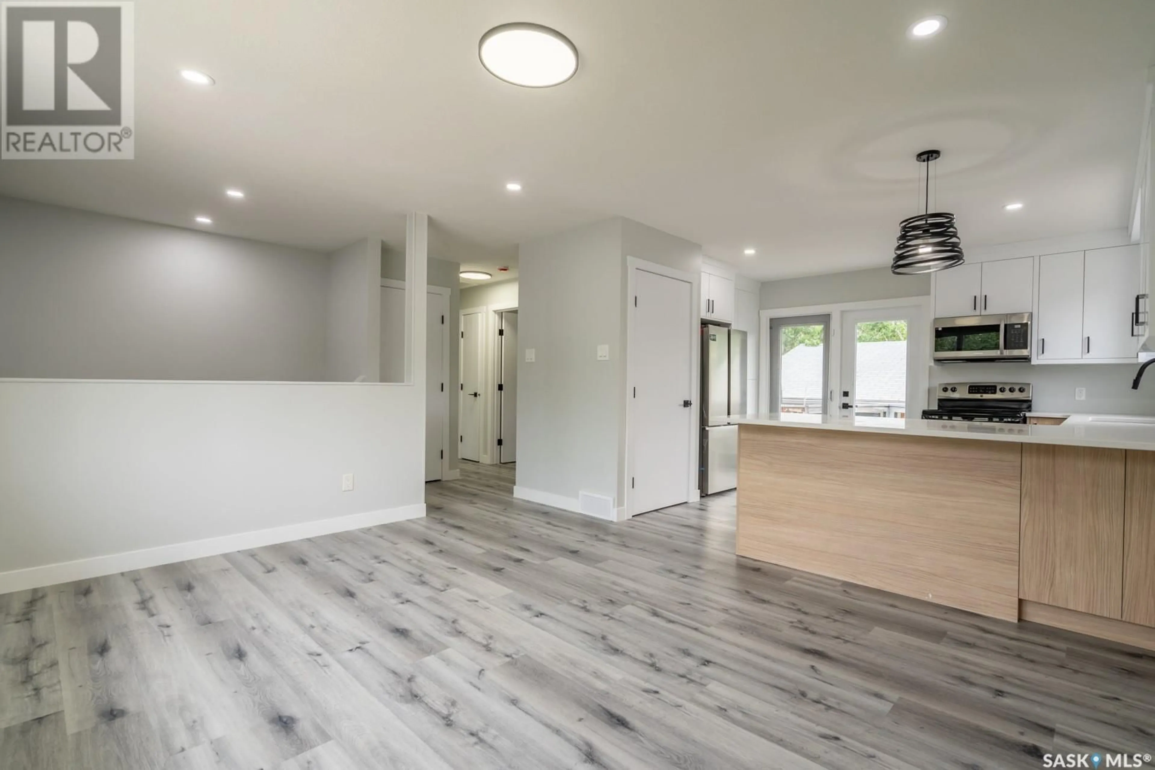 Indoor entryway for 54 ANTICKNAP BAY, Regina Saskatchewan S4N4G6
