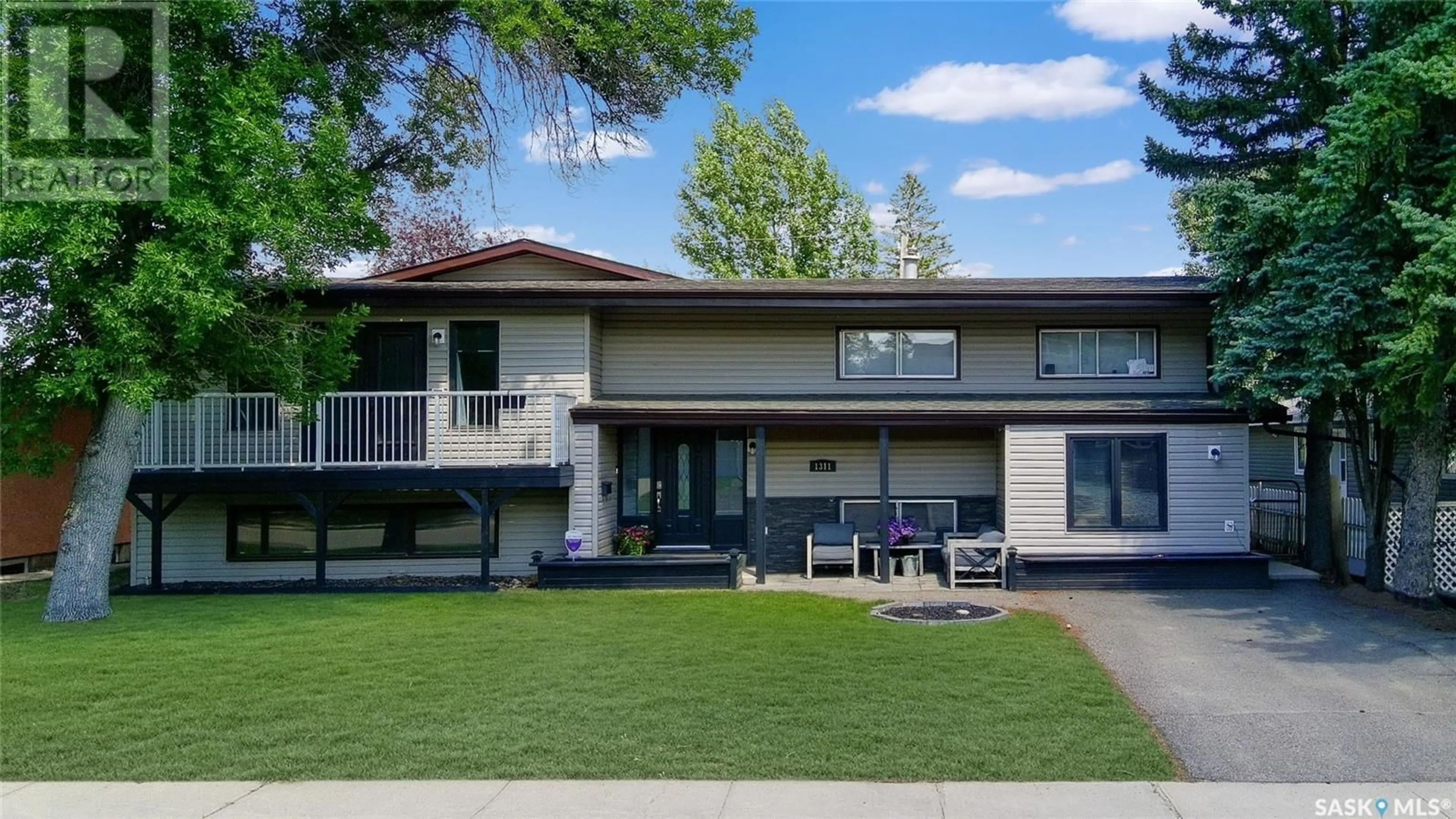 Home with vinyl exterior material, street for 1311 JUBILEE DRIVE, Swift Current Saskatchewan S9H2A5