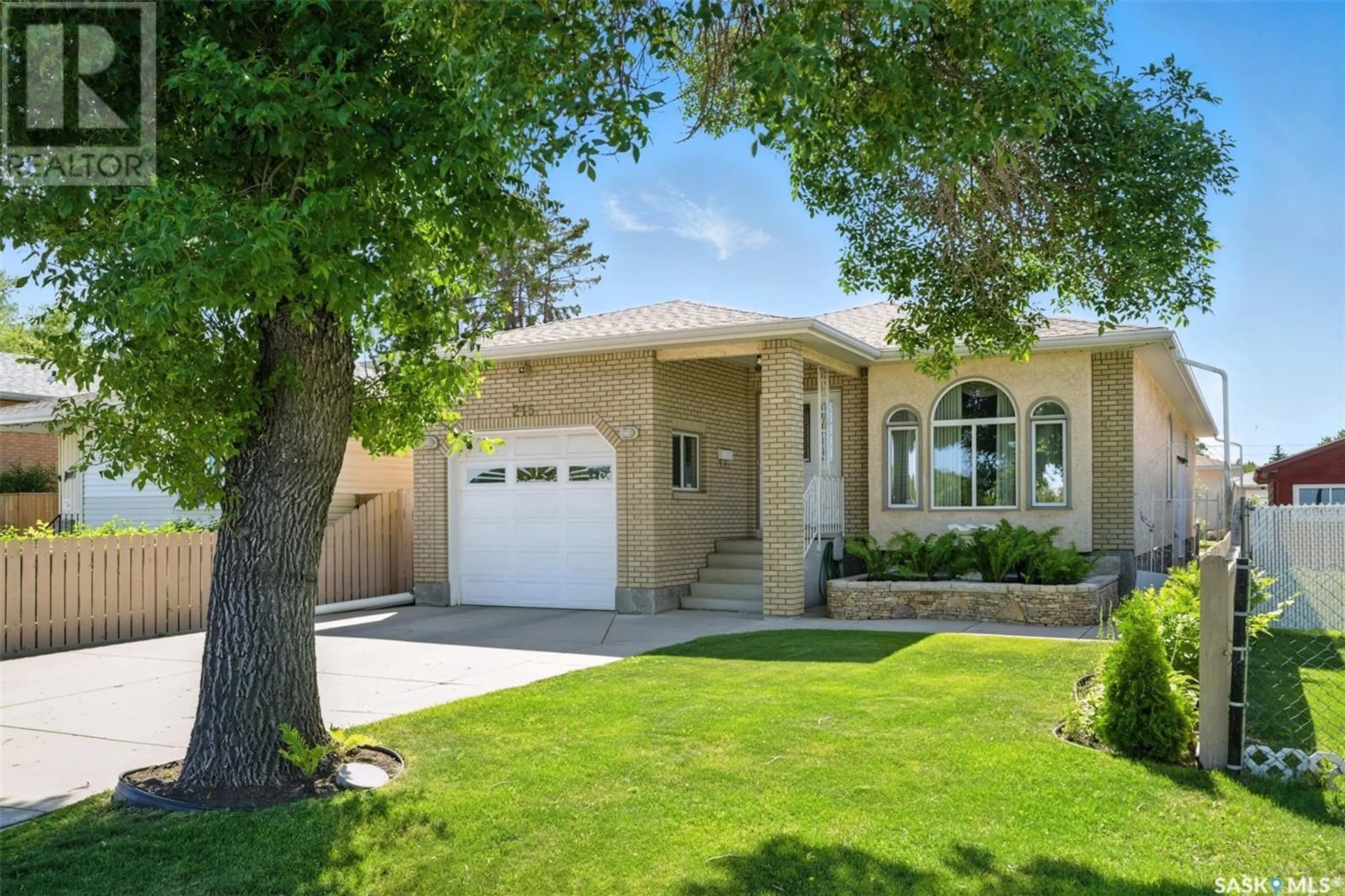 Unknown for 215 P AVENUE, Saskatoon Saskatchewan S7L2V6