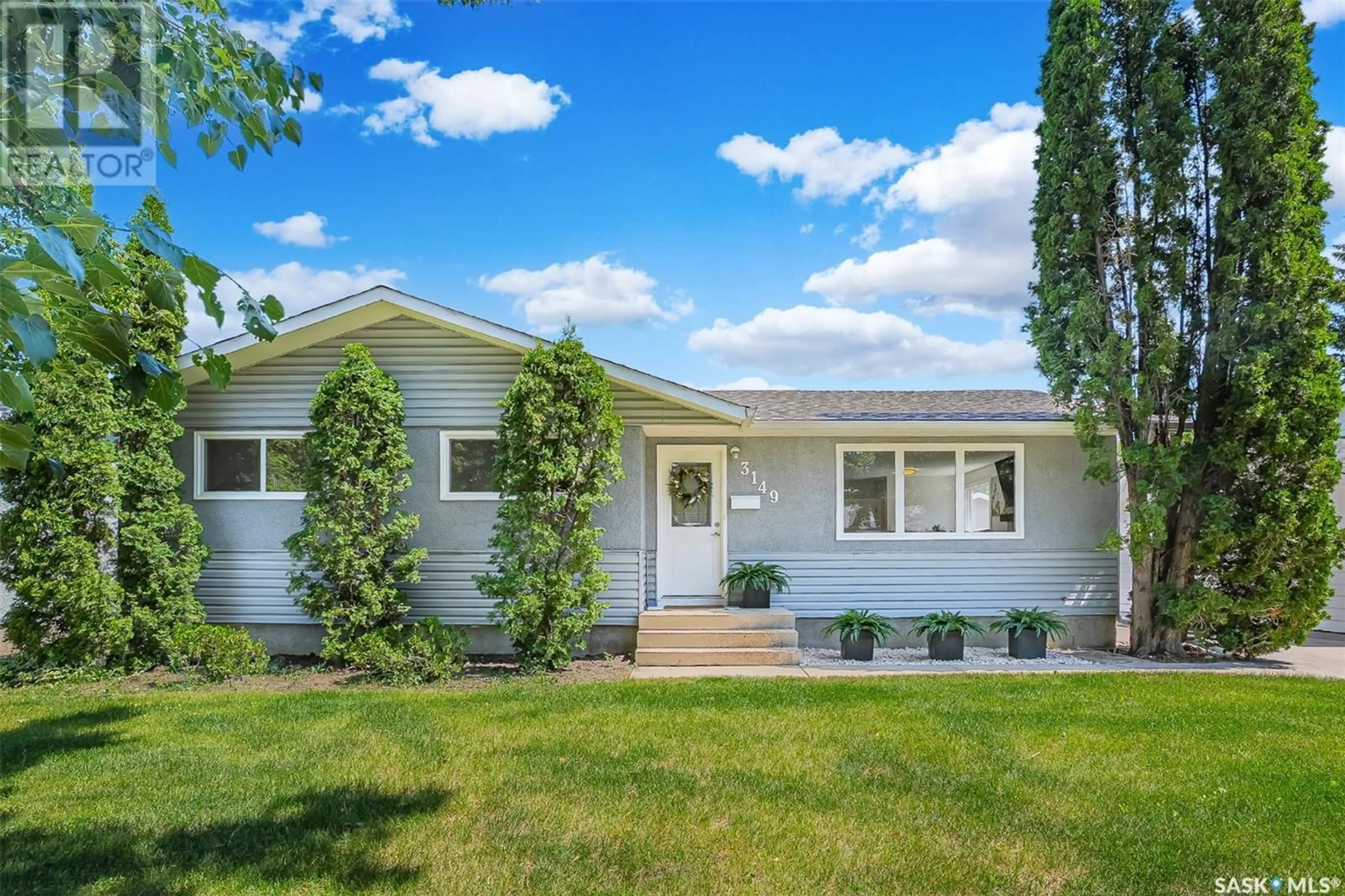 Home with vinyl exterior material, street for 3149 EASTVIEW, Saskatoon Saskatchewan S7J3J5