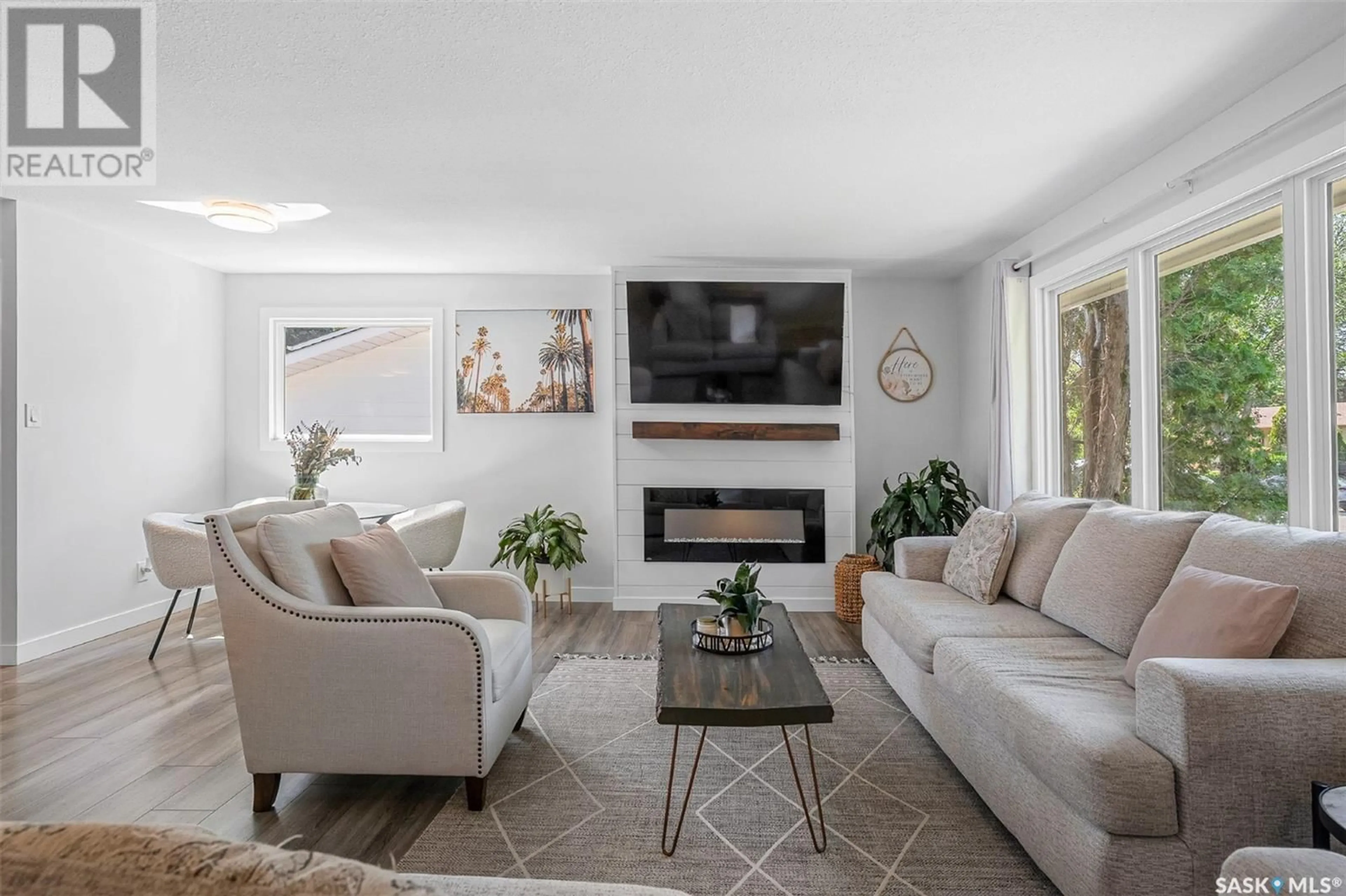 Living room with furniture, unknown for 3149 EASTVIEW, Saskatoon Saskatchewan S7J3J5