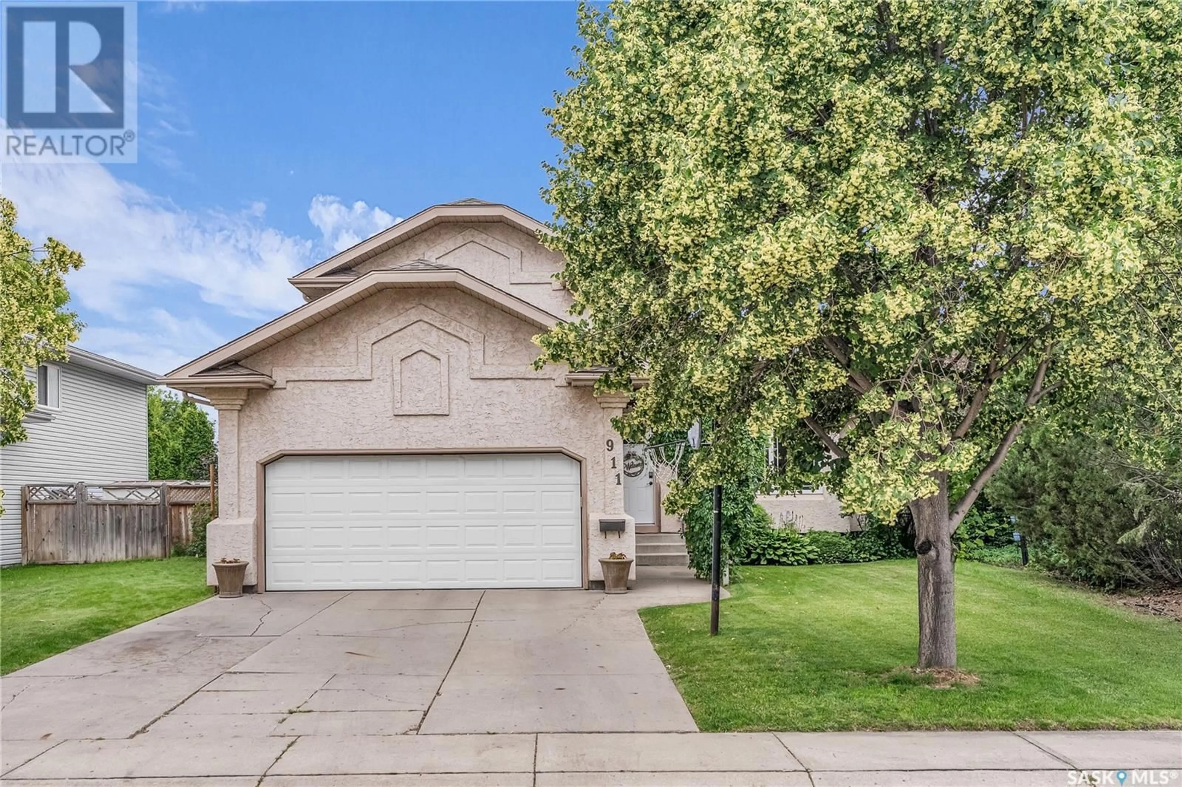 Home with vinyl exterior material, street for 911 HASLAM CRESCENT, Saskatoon Saskatchewan S7S1G6