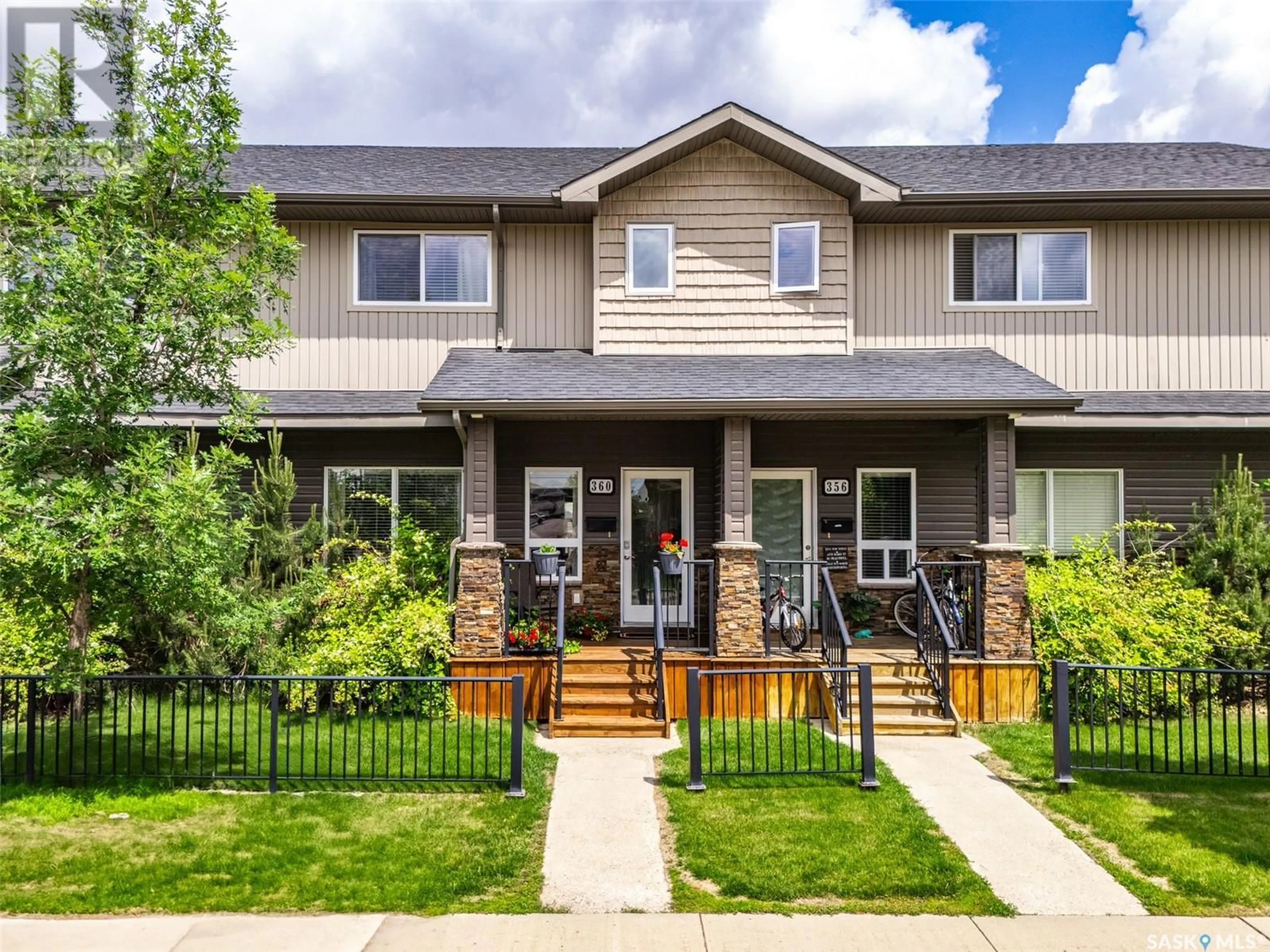 Home with vinyl exterior material, unknown for 360 WILLOWGROVE LANE, Saskatoon Saskatchewan S7W0H7