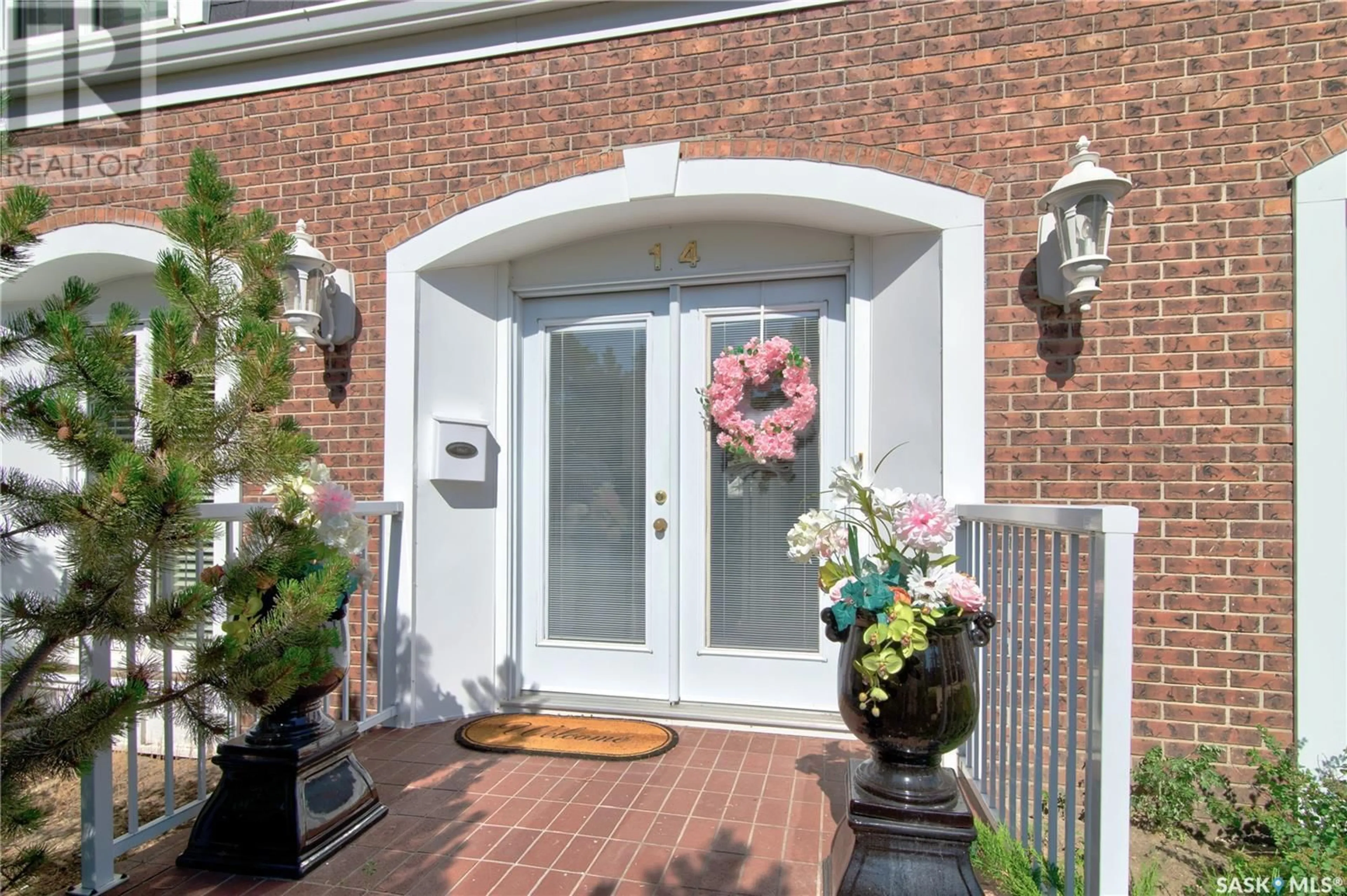 Indoor entryway for 14 LOWRY PLACE, Regina Saskatchewan S4S6C6