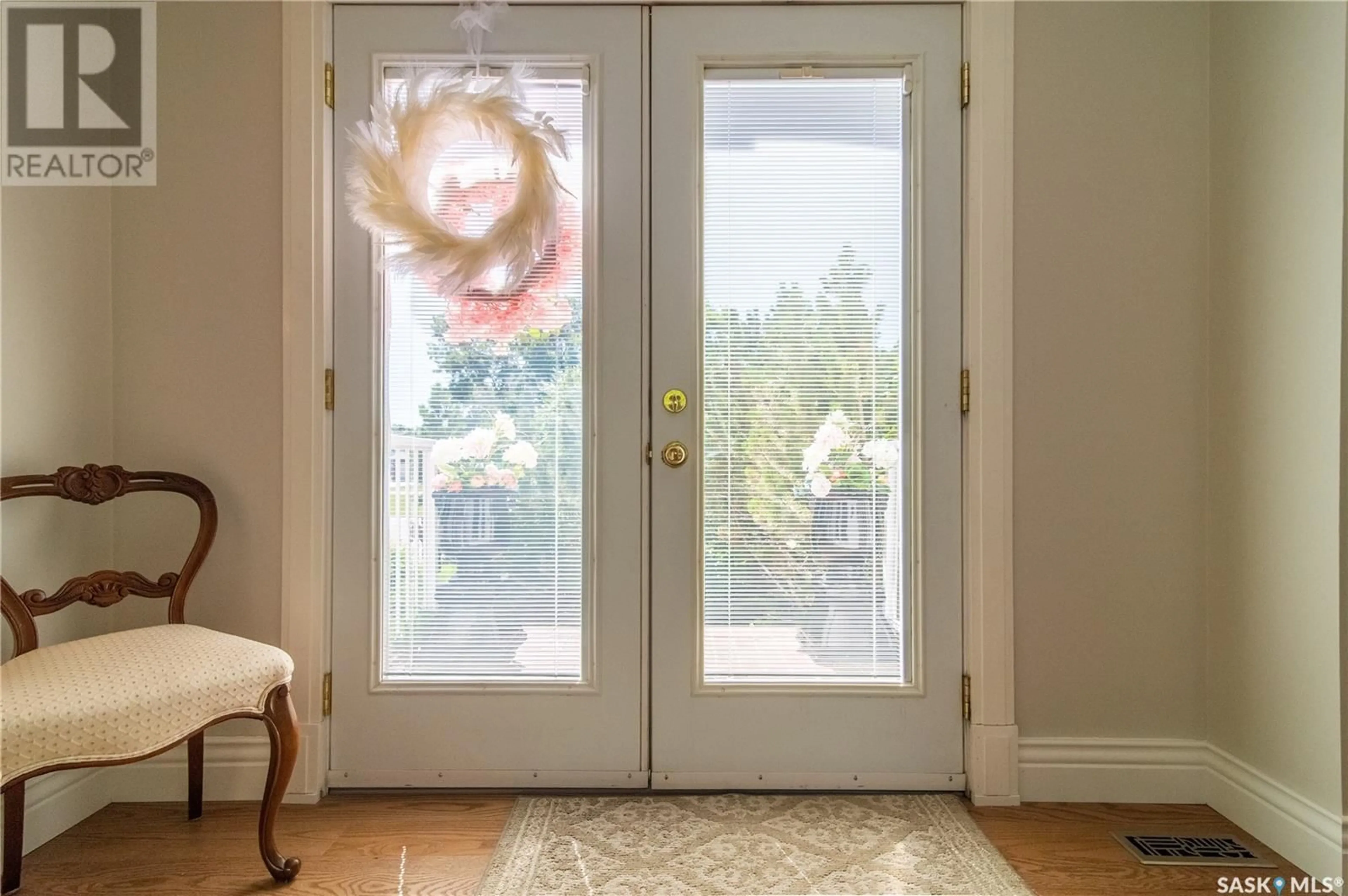 Indoor entryway for 14 LOWRY PLACE, Regina Saskatchewan S4S6C6