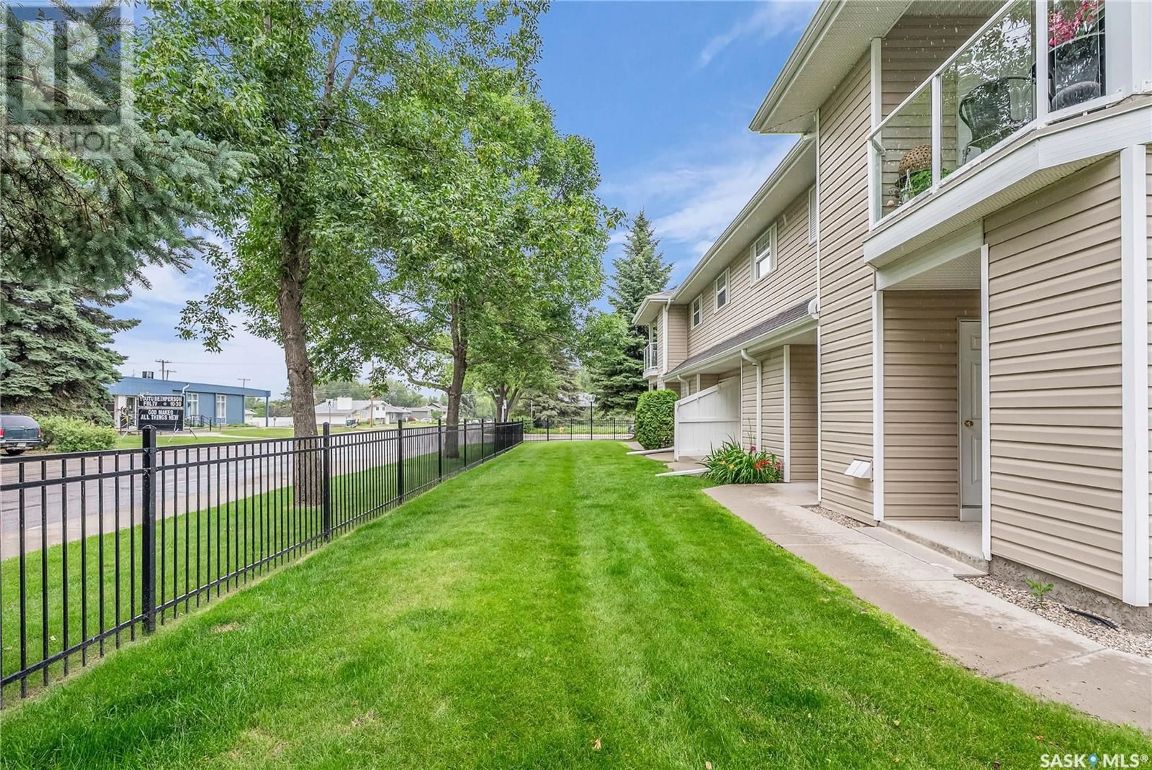 Patio, water/lake/river/ocean view for 103A 141 105TH STREET, Saskatoon Saskatchewan S7N1N3