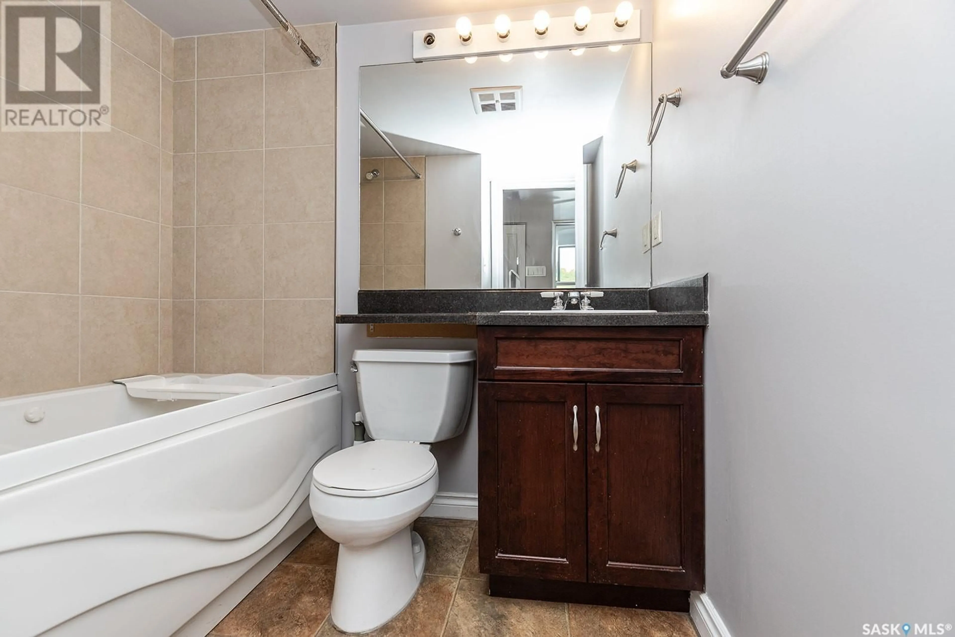 Standard bathroom, unknown for 6 111 ST LAWRENCE CRESCENT, Saskatoon Saskatchewan S7K1G7