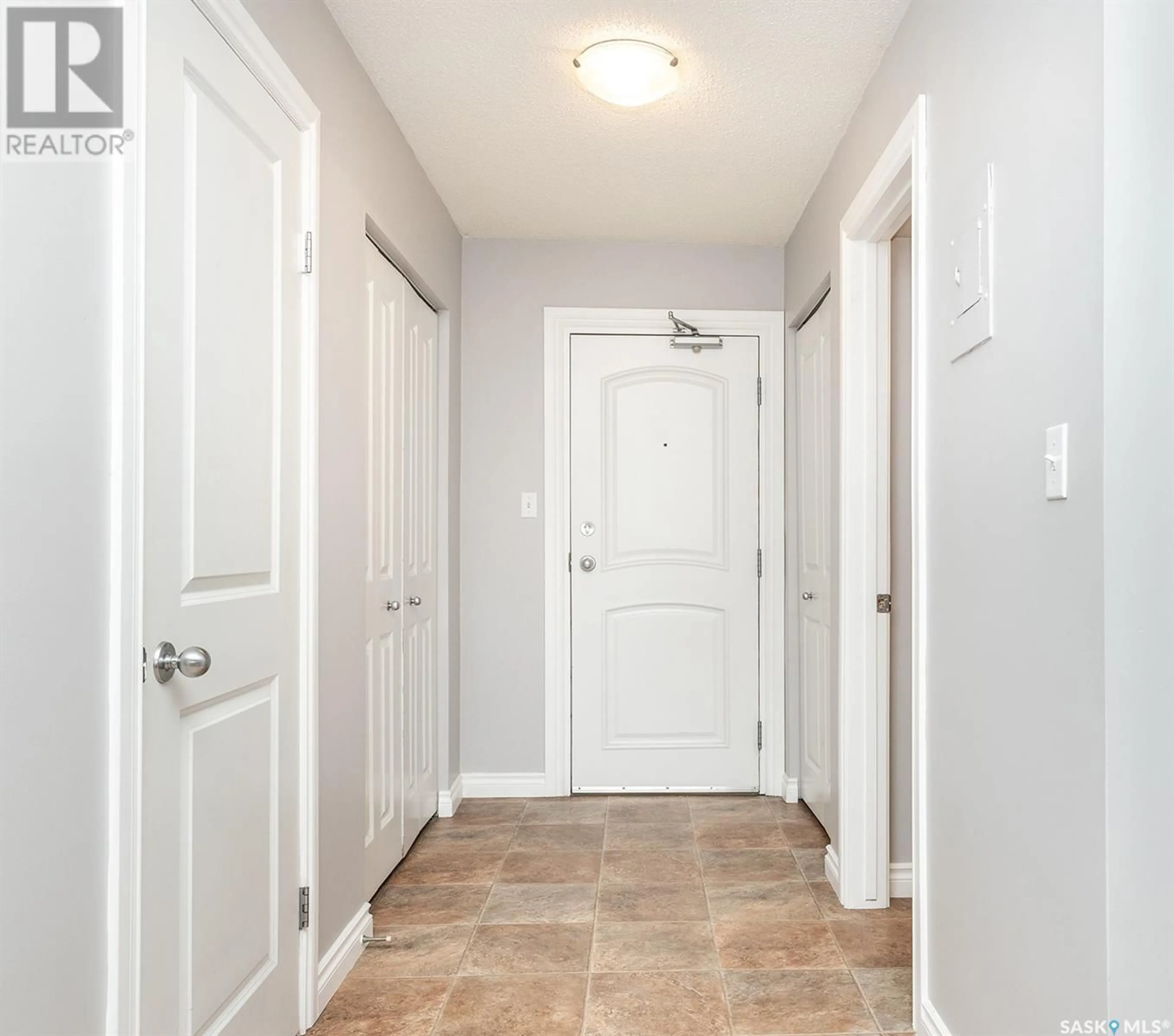 Indoor entryway for 6 111 ST LAWRENCE CRESCENT, Saskatoon Saskatchewan S7K1G7