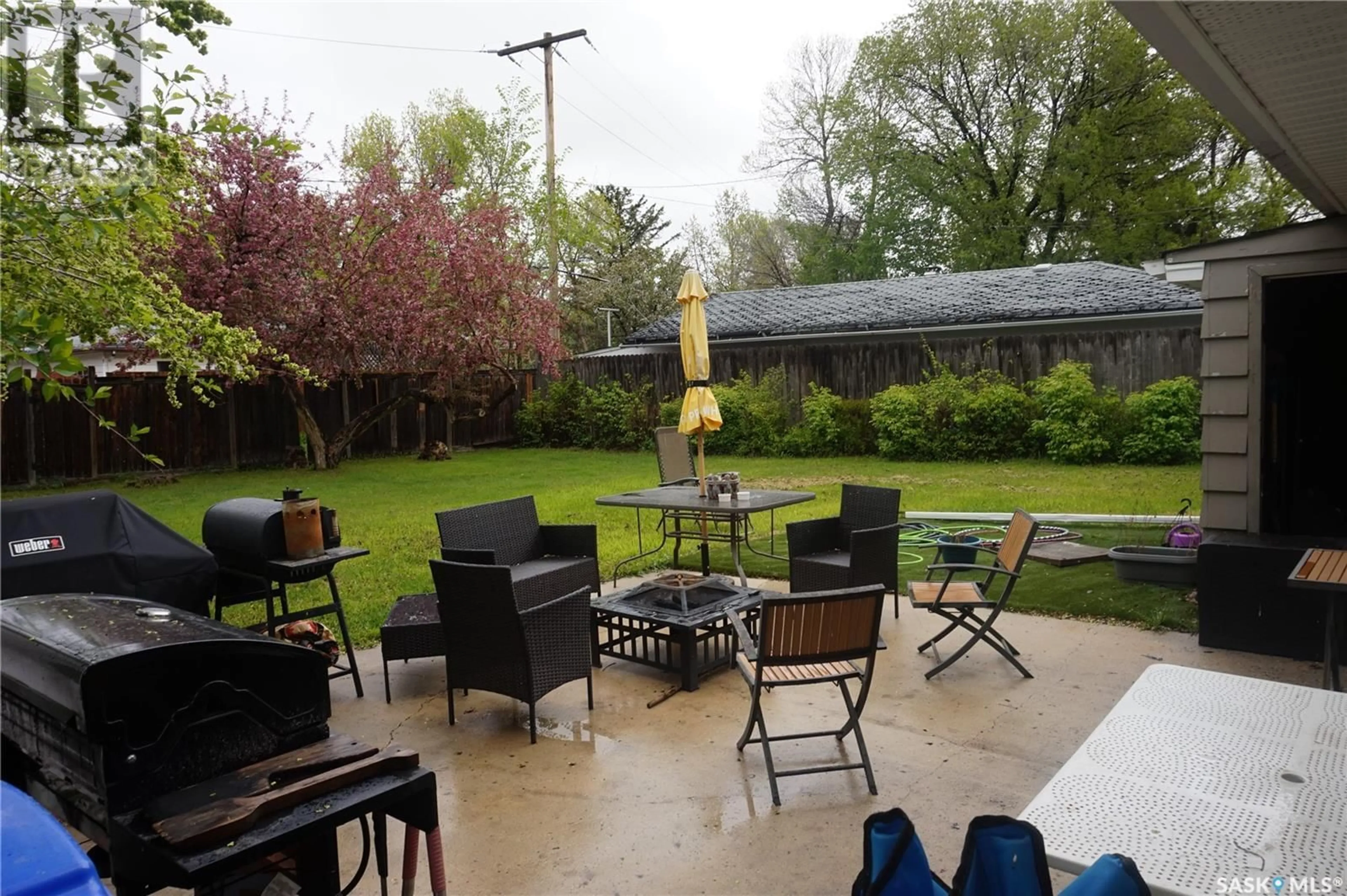 Patio, street for 620 E DOUGLAS PARK CRESCENT, Regina Saskatchewan S4N2S2