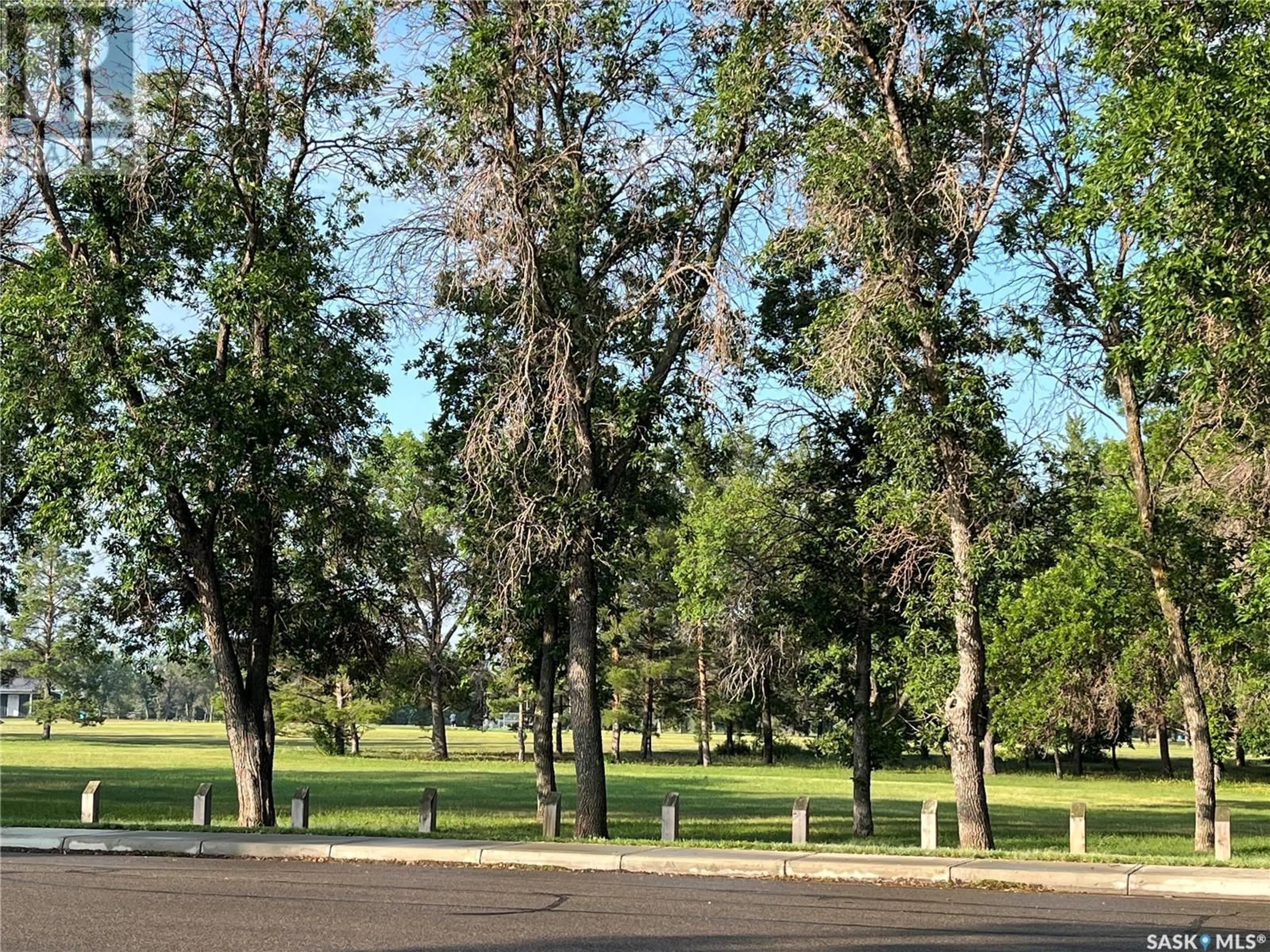 Patio, forest/trees view for 620 E DOUGLAS PARK CRESCENT, Regina Saskatchewan S4N2S2