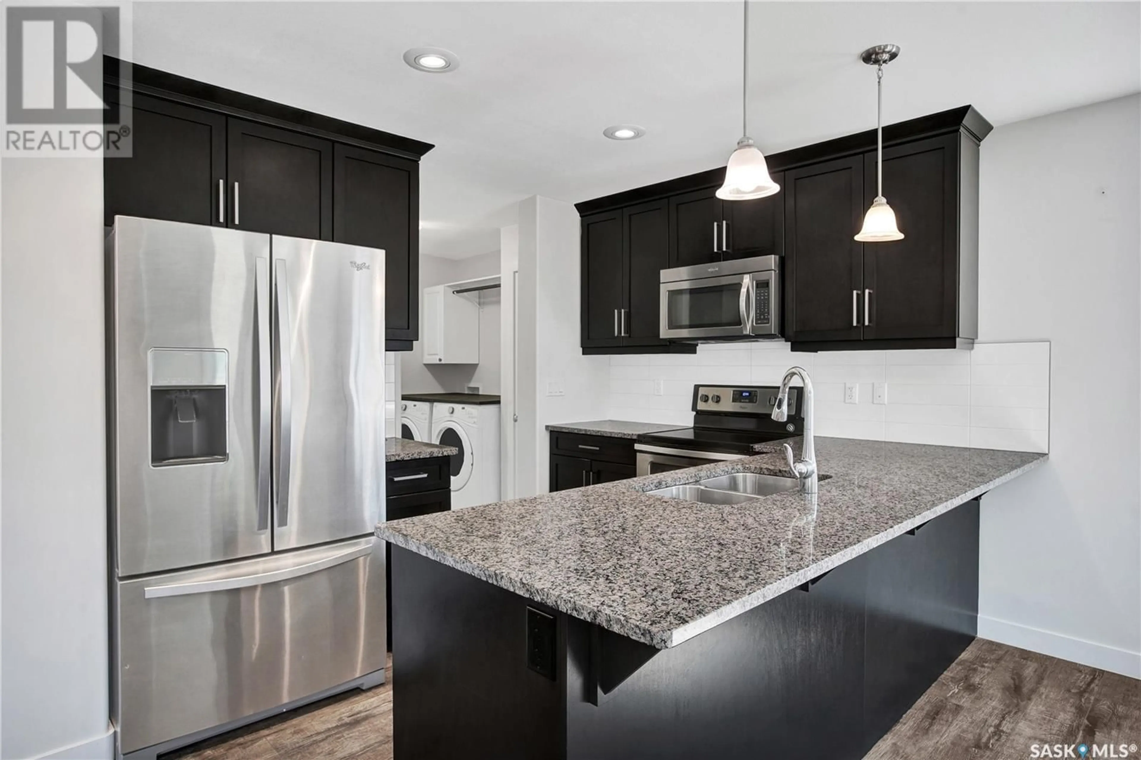Open concept kitchen, unknown for 222 LEWIN CRESCENT, Saskatoon Saskatchewan S7T0T3