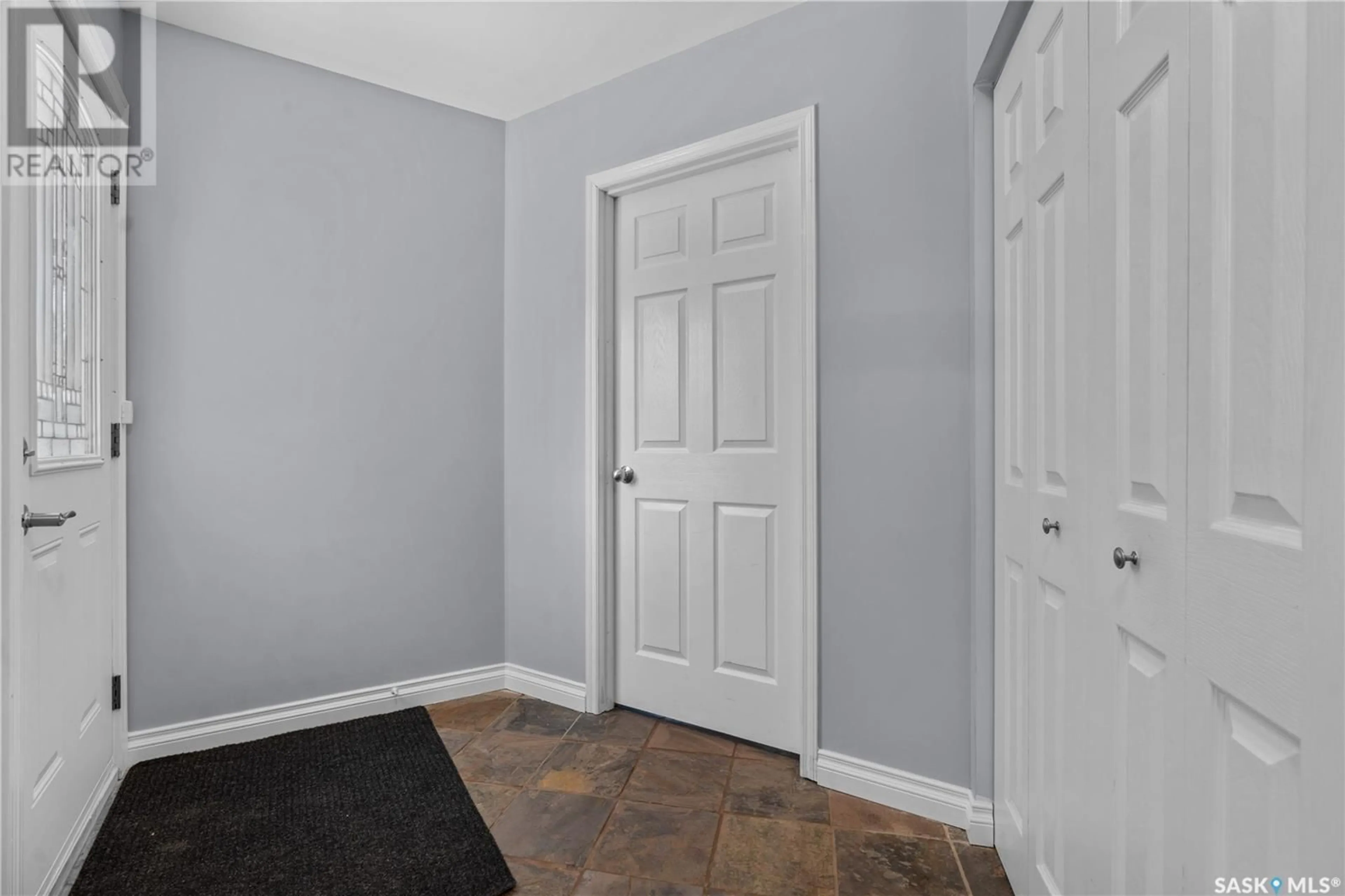 Indoor entryway for 2730 THORNTON AVENUE, Regina Saskatchewan S4S1J1