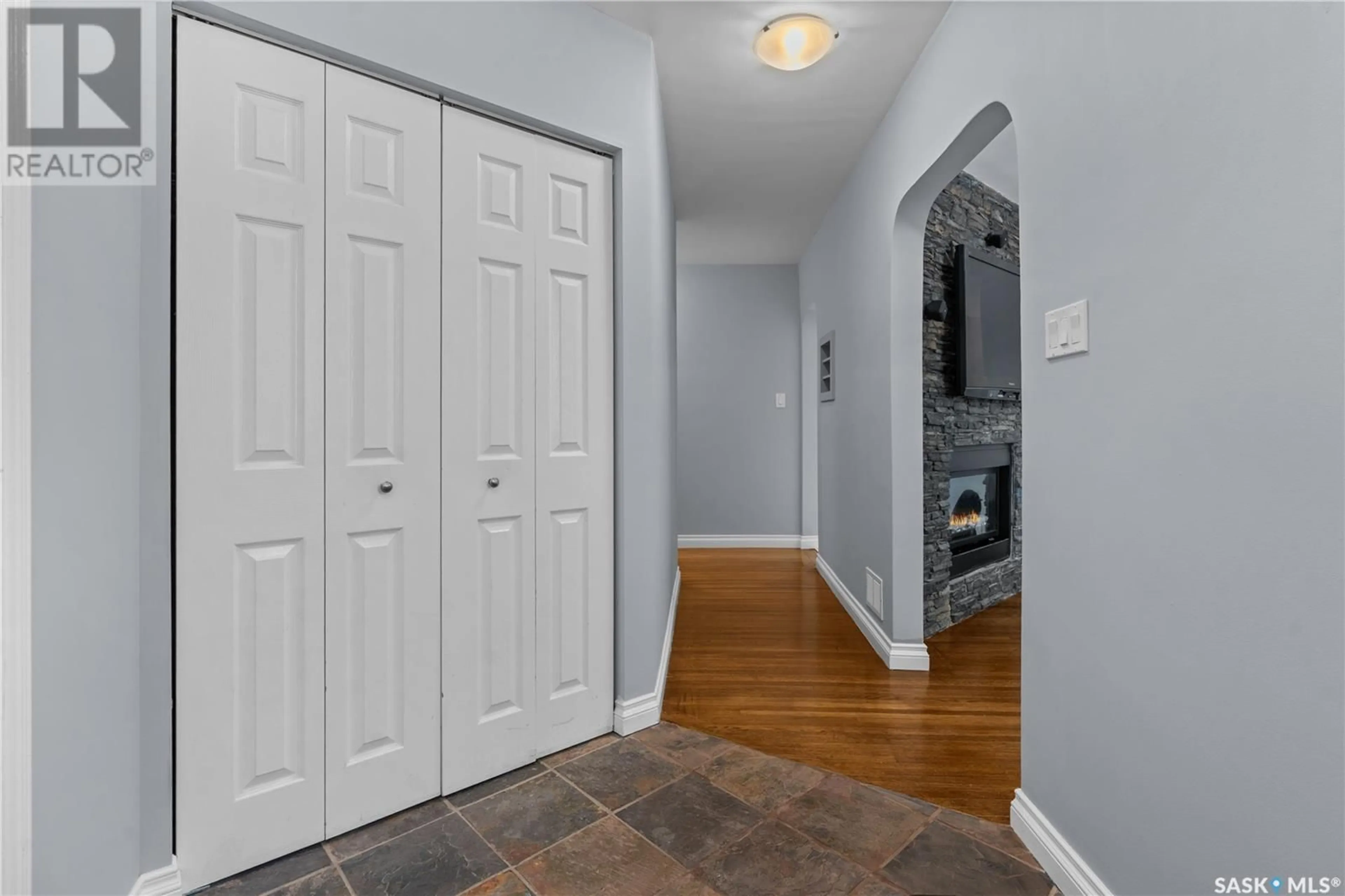 Indoor entryway for 2730 THORNTON AVENUE, Regina Saskatchewan S4S1J1