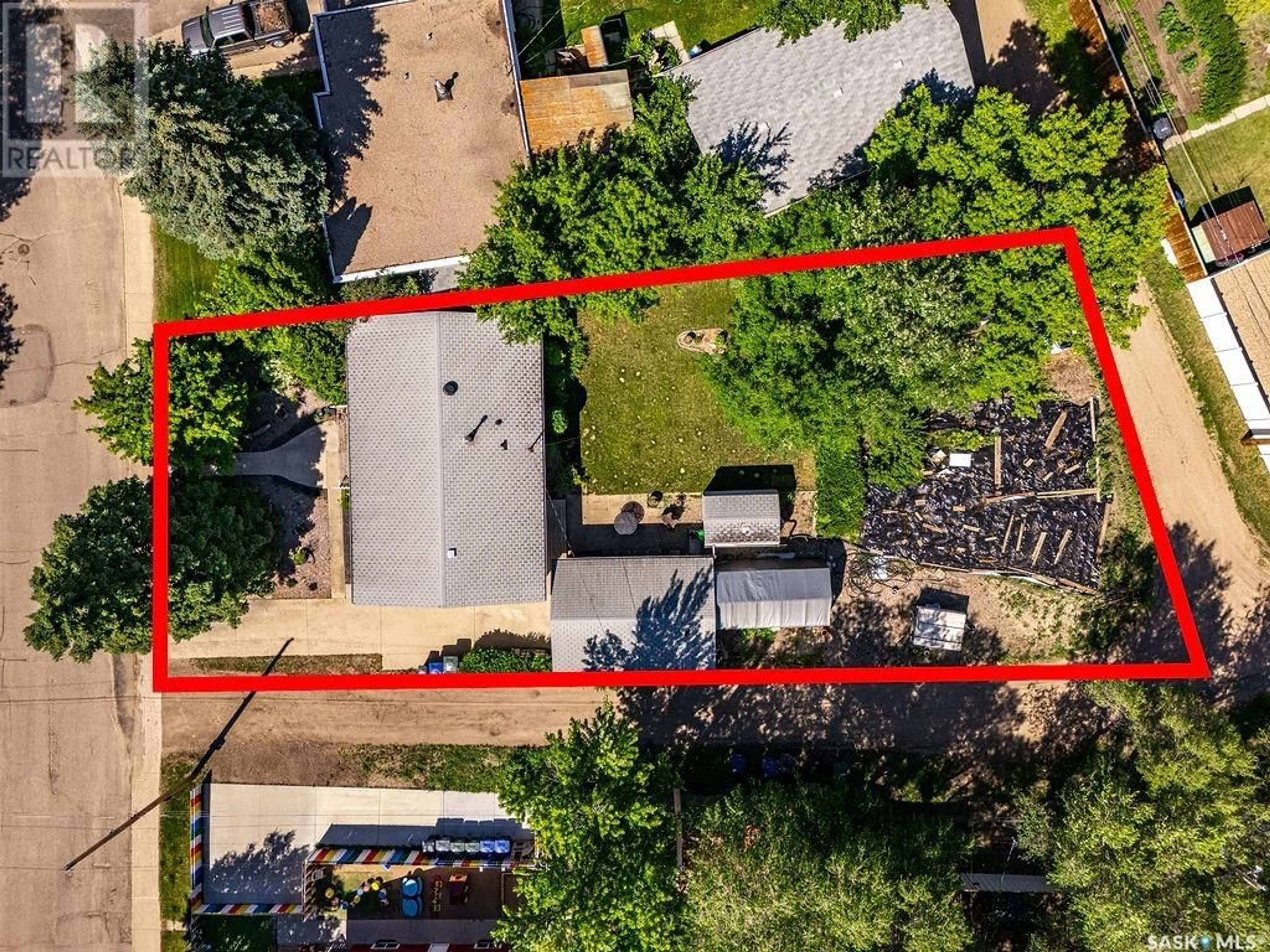 A pic from outside/outdoor area/front of a property/back of a property/a pic from drone, street for 2611 CAIRNS AVENUE, Saskatoon Saskatchewan S7J1V6