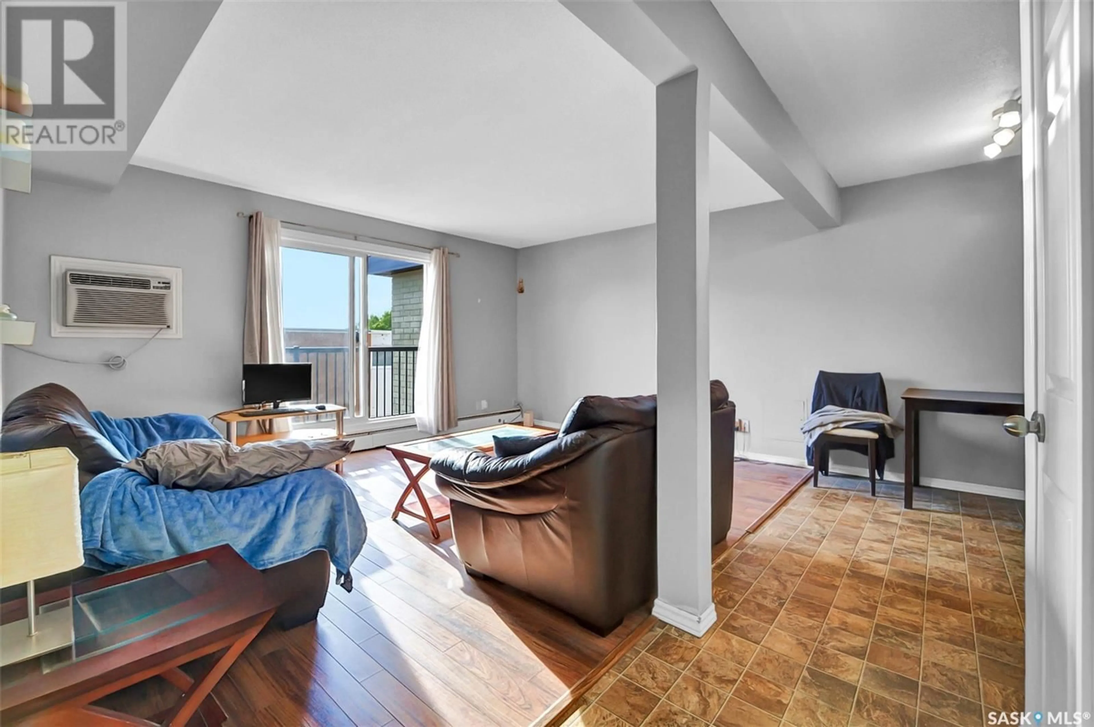 Living room with furniture, unknown for 17 3030 ARLINGTON AVENUE, Saskatoon Saskatchewan S7J2J9
