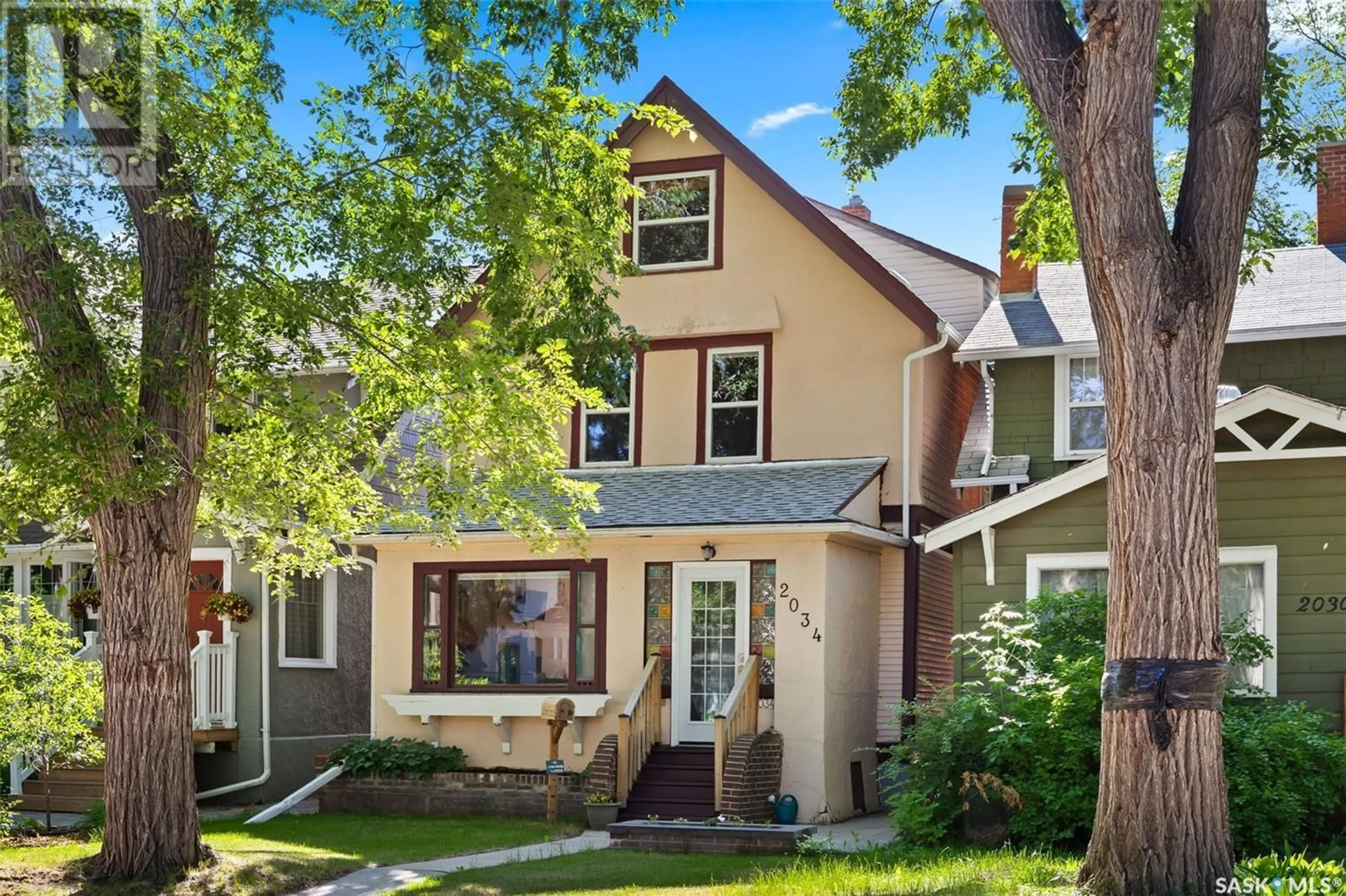 Home with vinyl exterior material, street for 2034 MONTAGUE STREET, Regina Saskatchewan S4T3J7