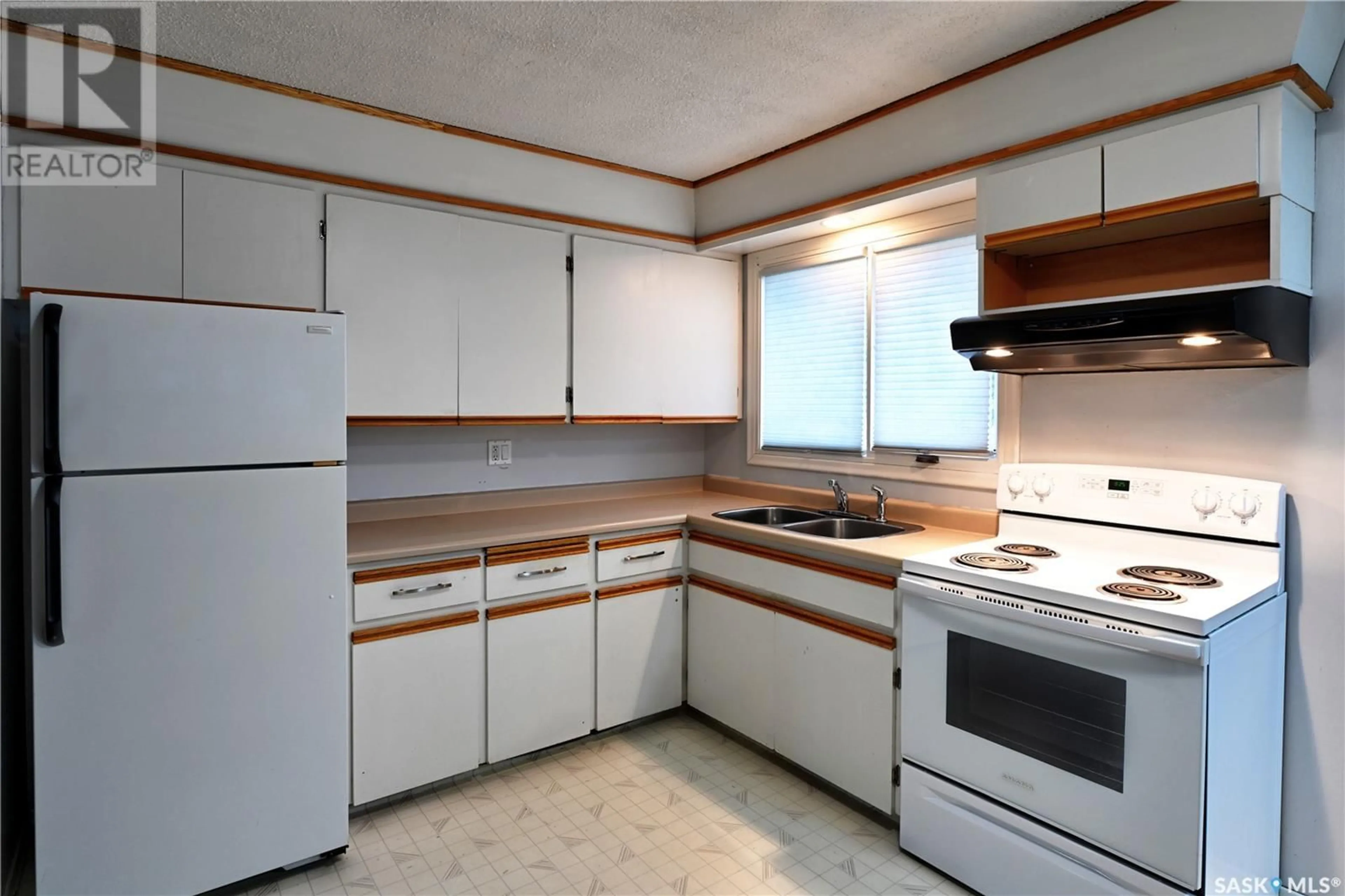 Standard kitchen, wood/laminate floor for 59 BYERS CRESCENT, Saskatoon Saskatchewan S7L4H1