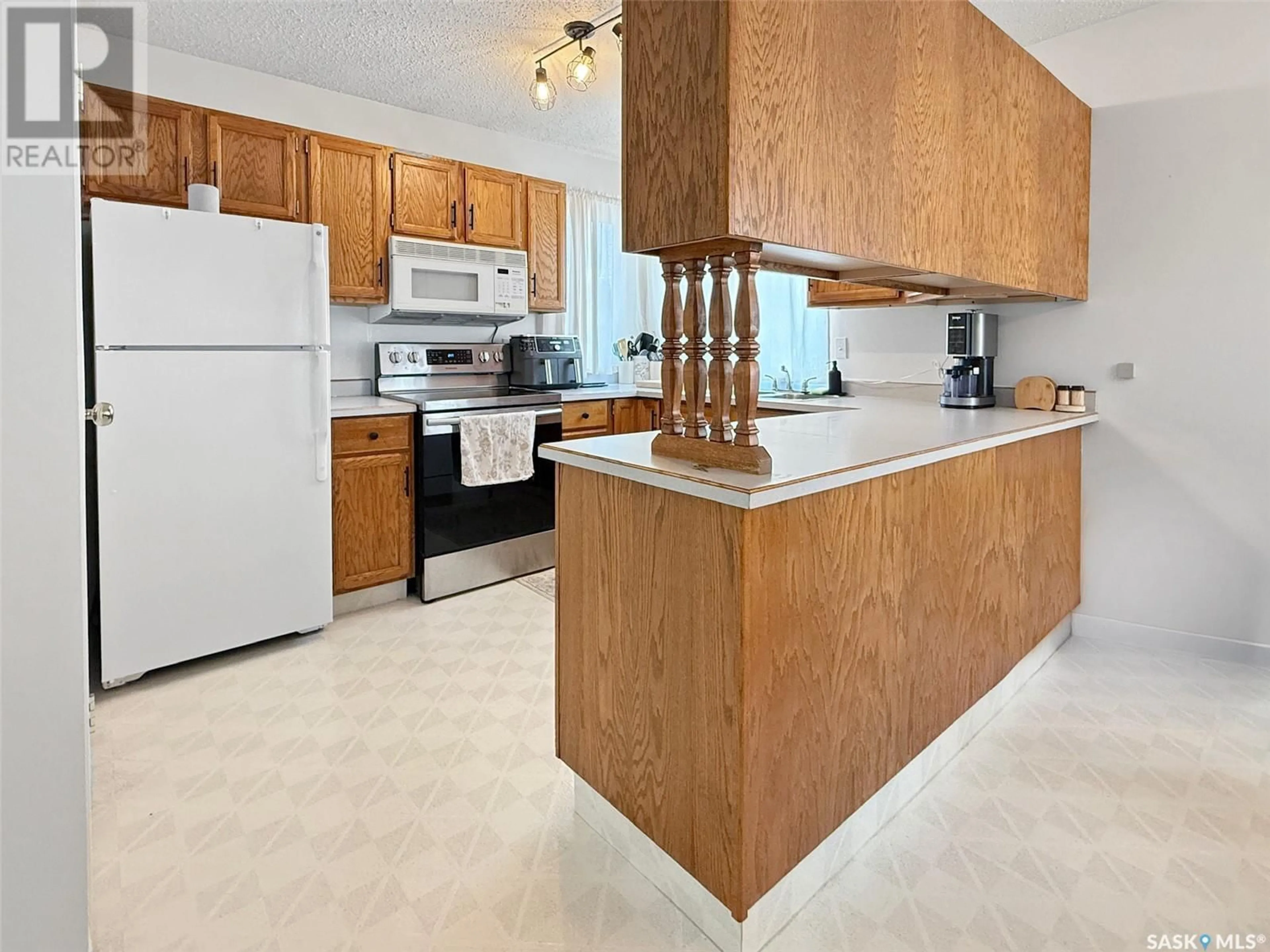 Standard kitchen, unknown for 224 TIMS CRESCENT, Swift Current Saskatchewan S9H4K8