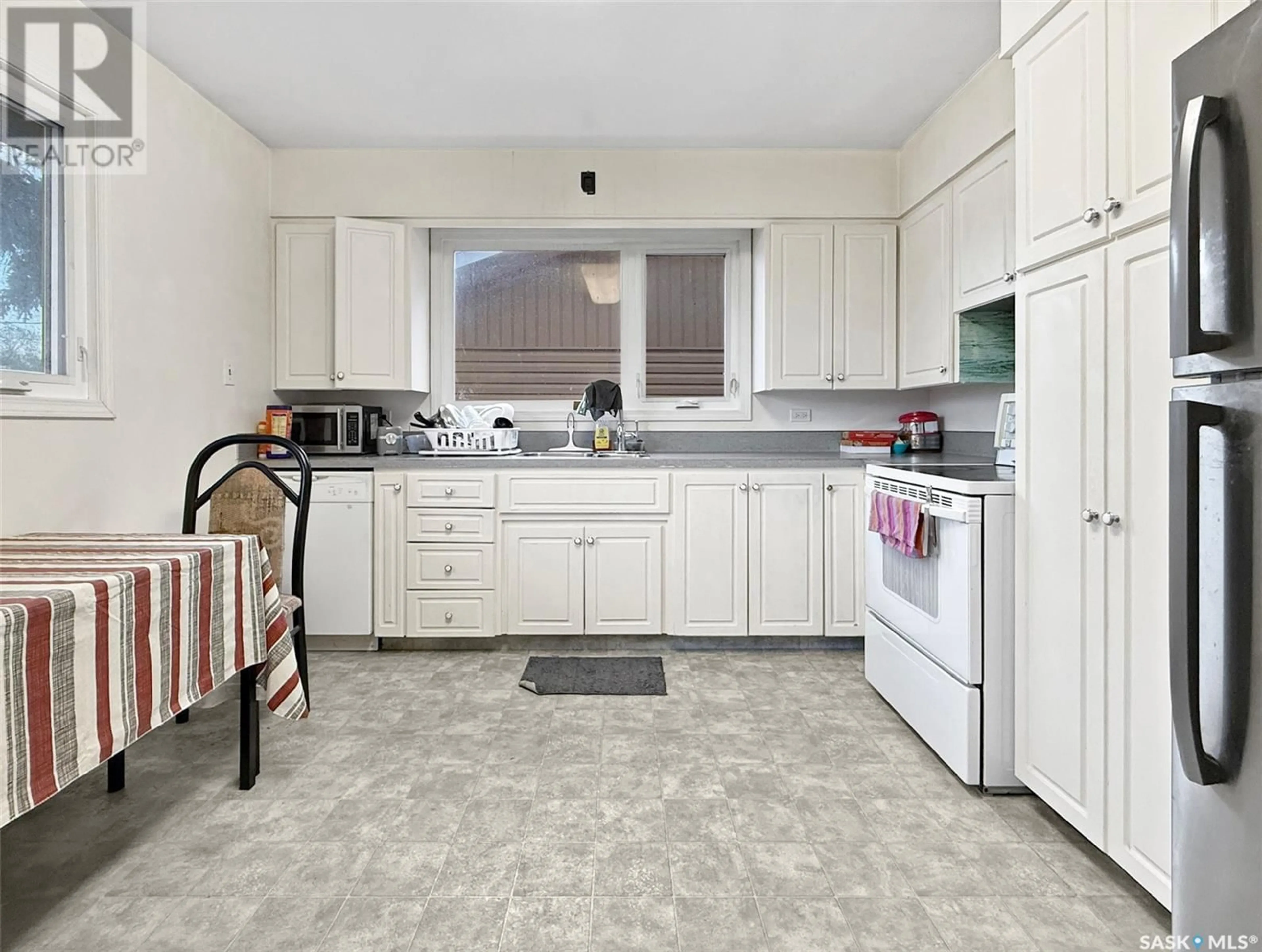 Standard kitchen, ceramic/tile floor for 355 3RD AVENUE, Swift Current Saskatchewan S9H3K6