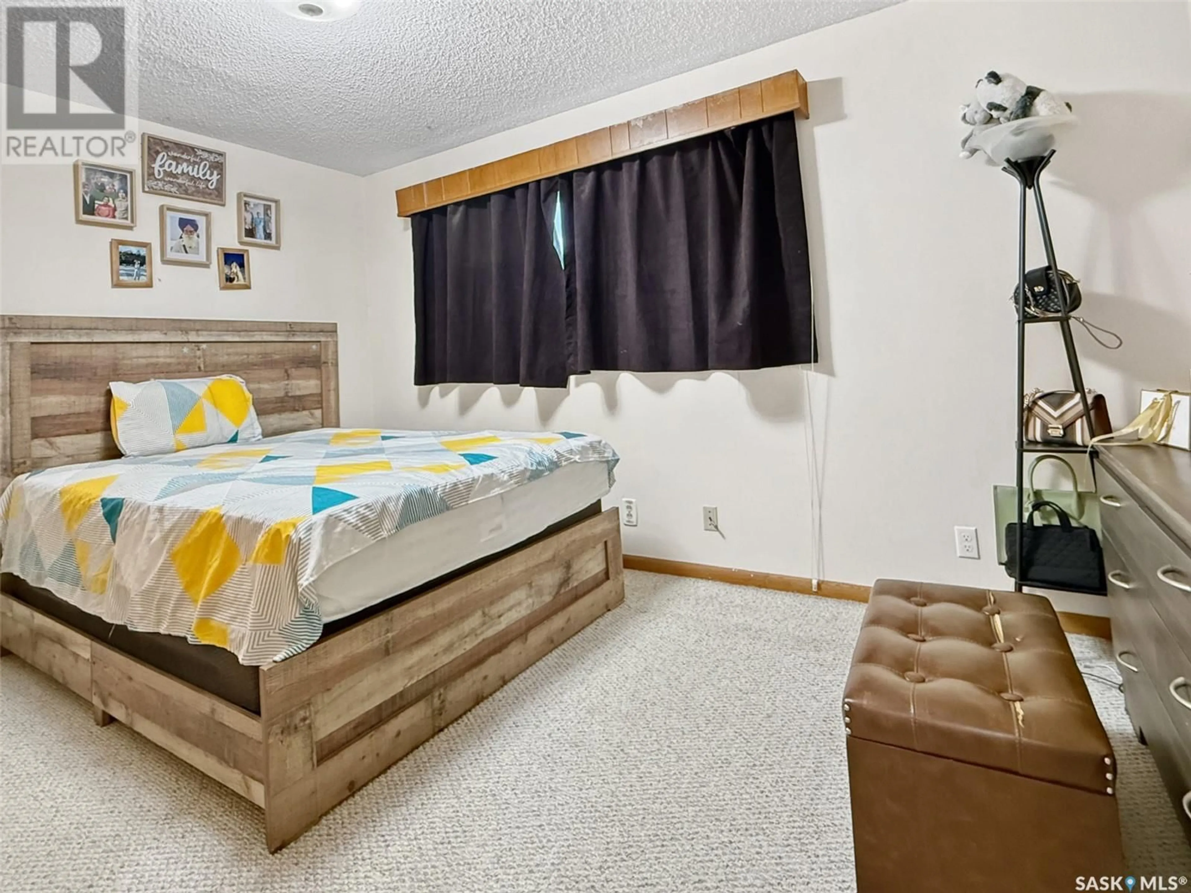 Bedroom with bed, unknown for 355 3RD AVENUE, Swift Current Saskatchewan S9H3K6