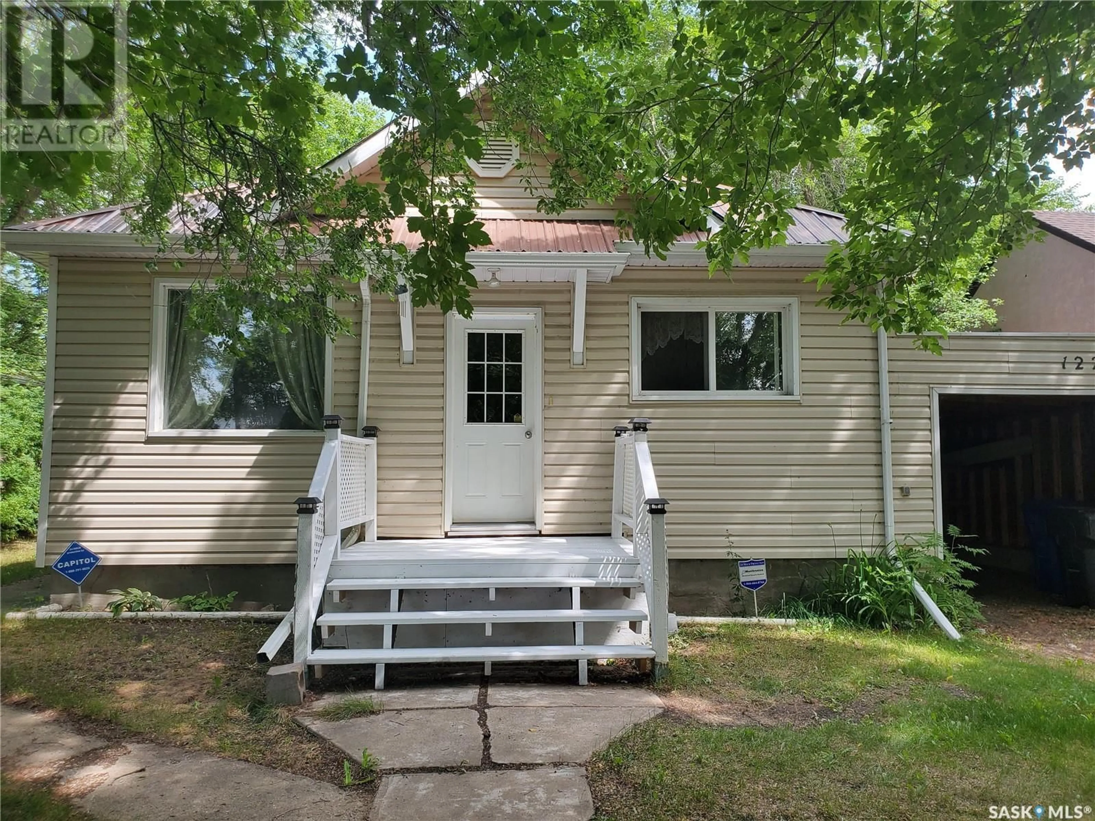 Home with vinyl exterior material, street for 122 WALL AVENUE, Kamsack Saskatchewan S0A1S0