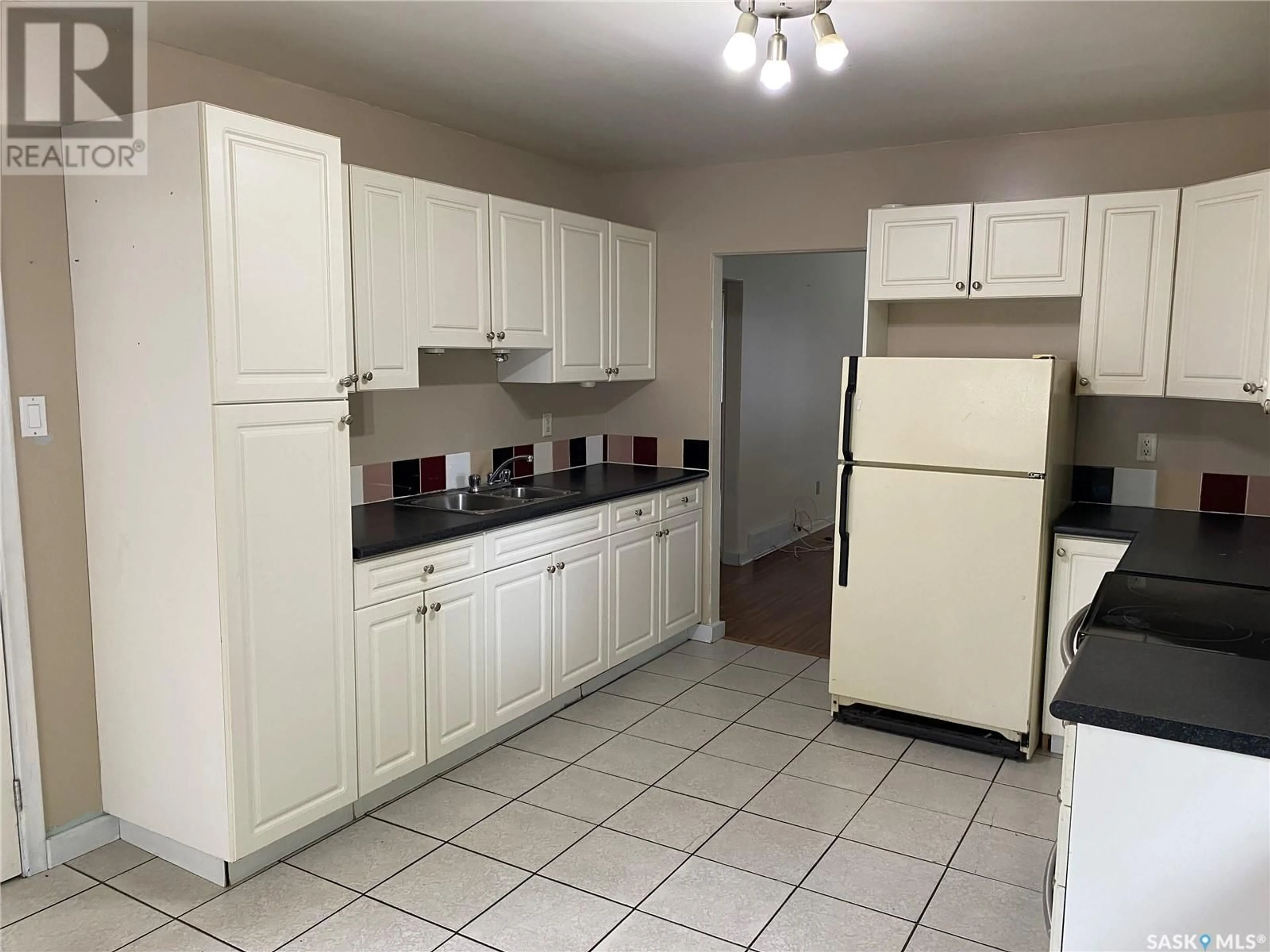 Standard kitchen, ceramic/tile floor for 460 WASCANA STREET, Regina Saskatchewan S4R4H9