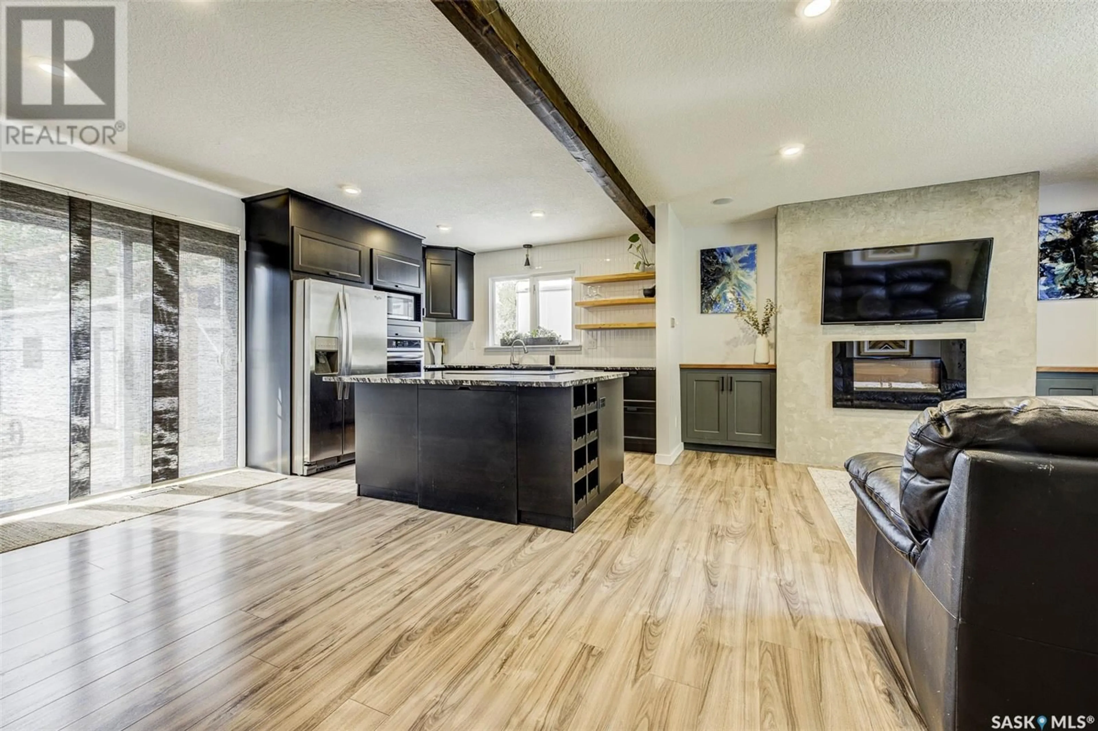 Open concept kitchen, unknown for 418 HIGHLANDS CRESCENT, Saskatoon Saskatchewan S7H4Y1