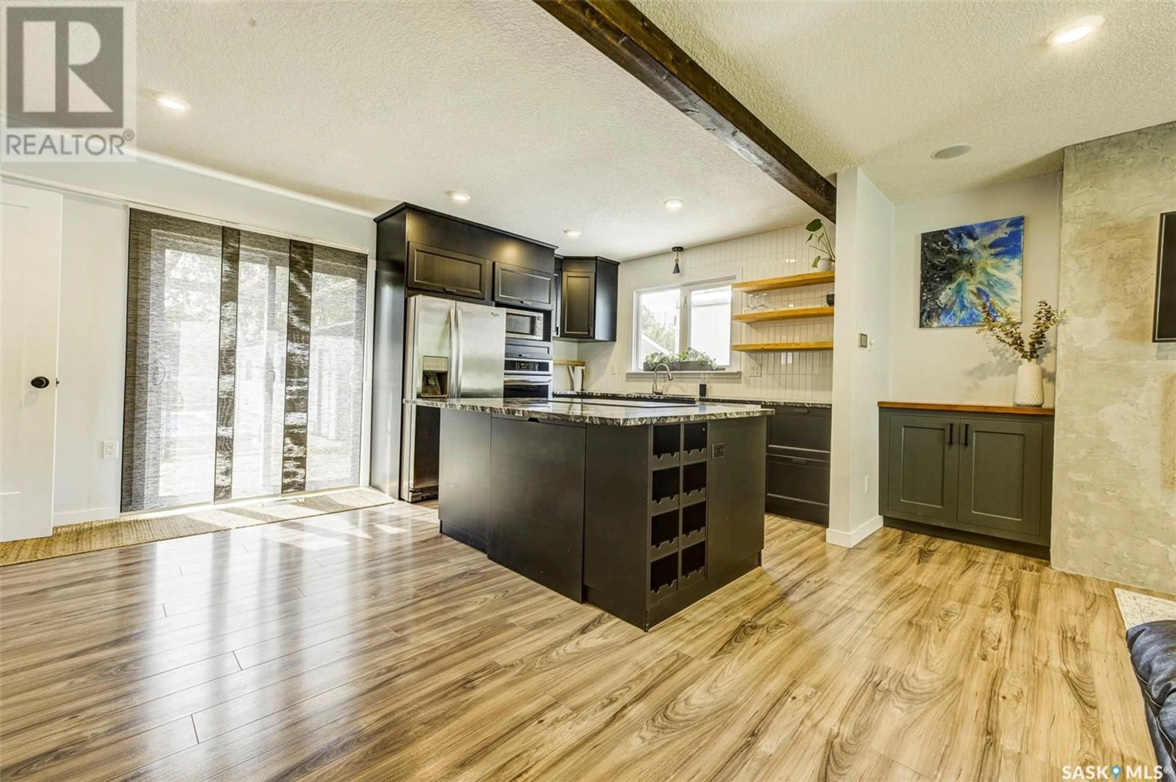 Open concept kitchen, wood/laminate floor for 418 HIGHLANDS CRESCENT, Saskatoon Saskatchewan S7H4Y1