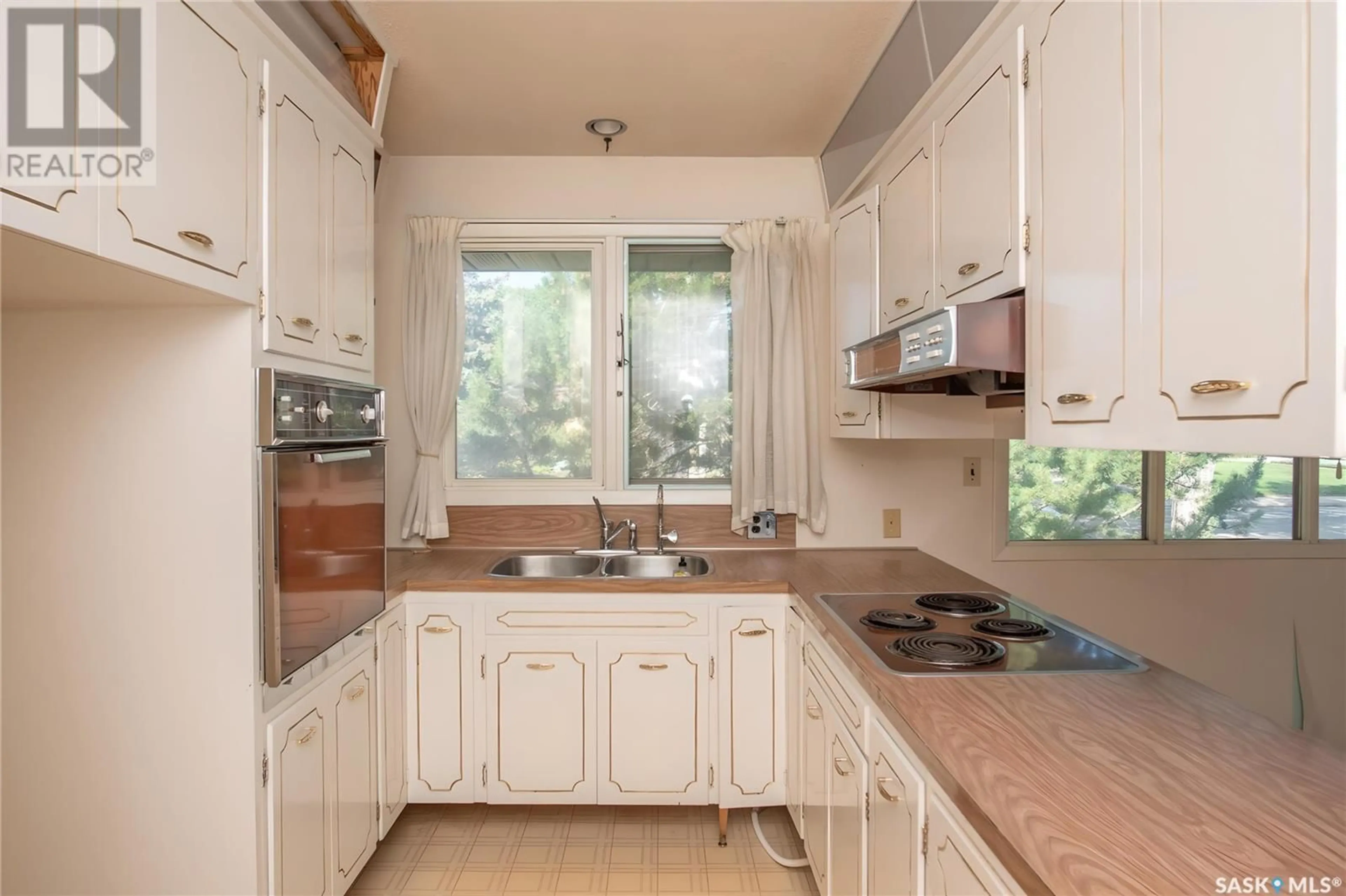 Standard kitchen, unknown for 3411 WASCANA STREET, Regina Saskatchewan S4S2H2