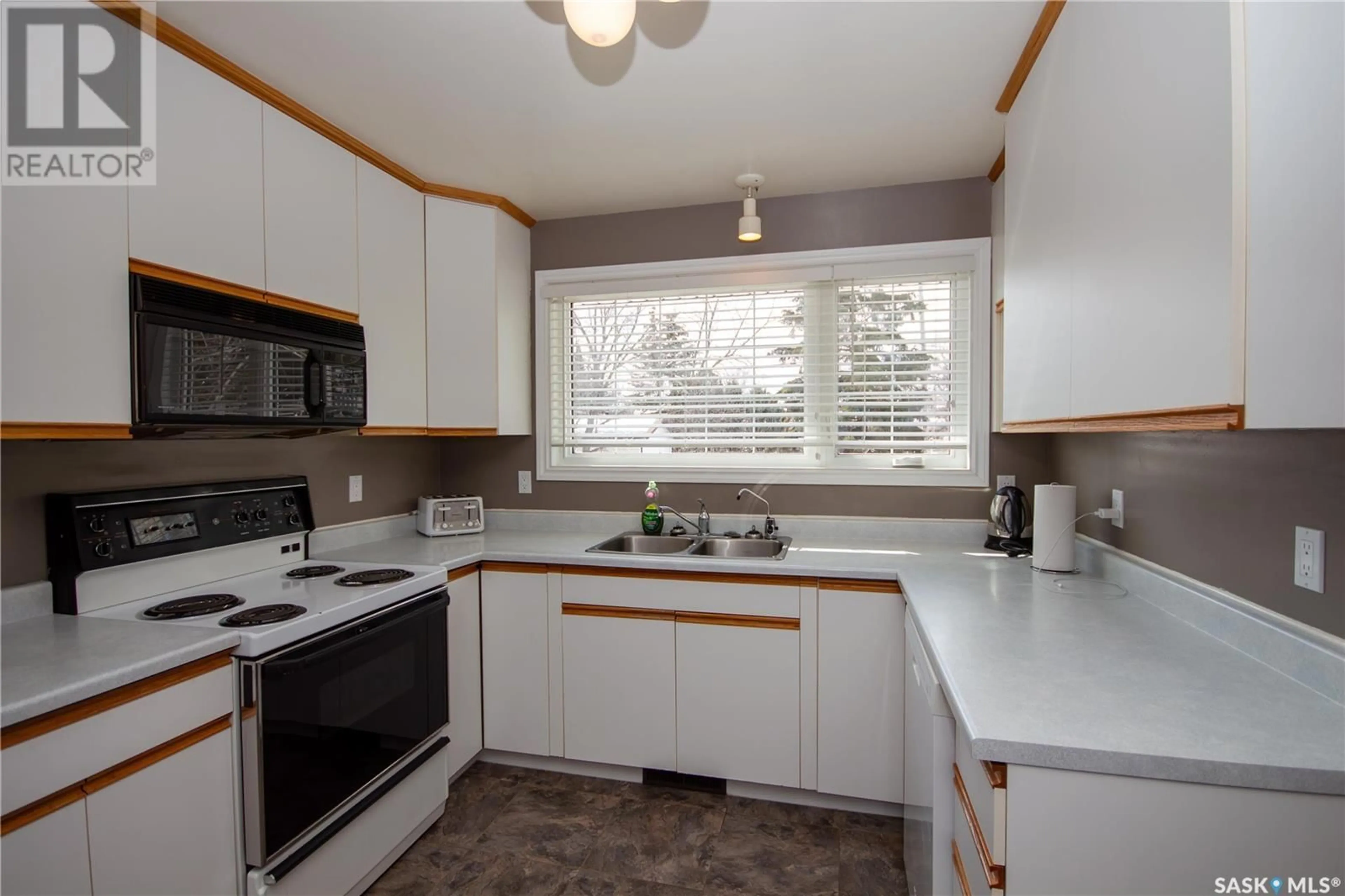 Standard kitchen, unknown for 8920 17TH AVENUE, North Battleford Saskatchewan S9A2T9