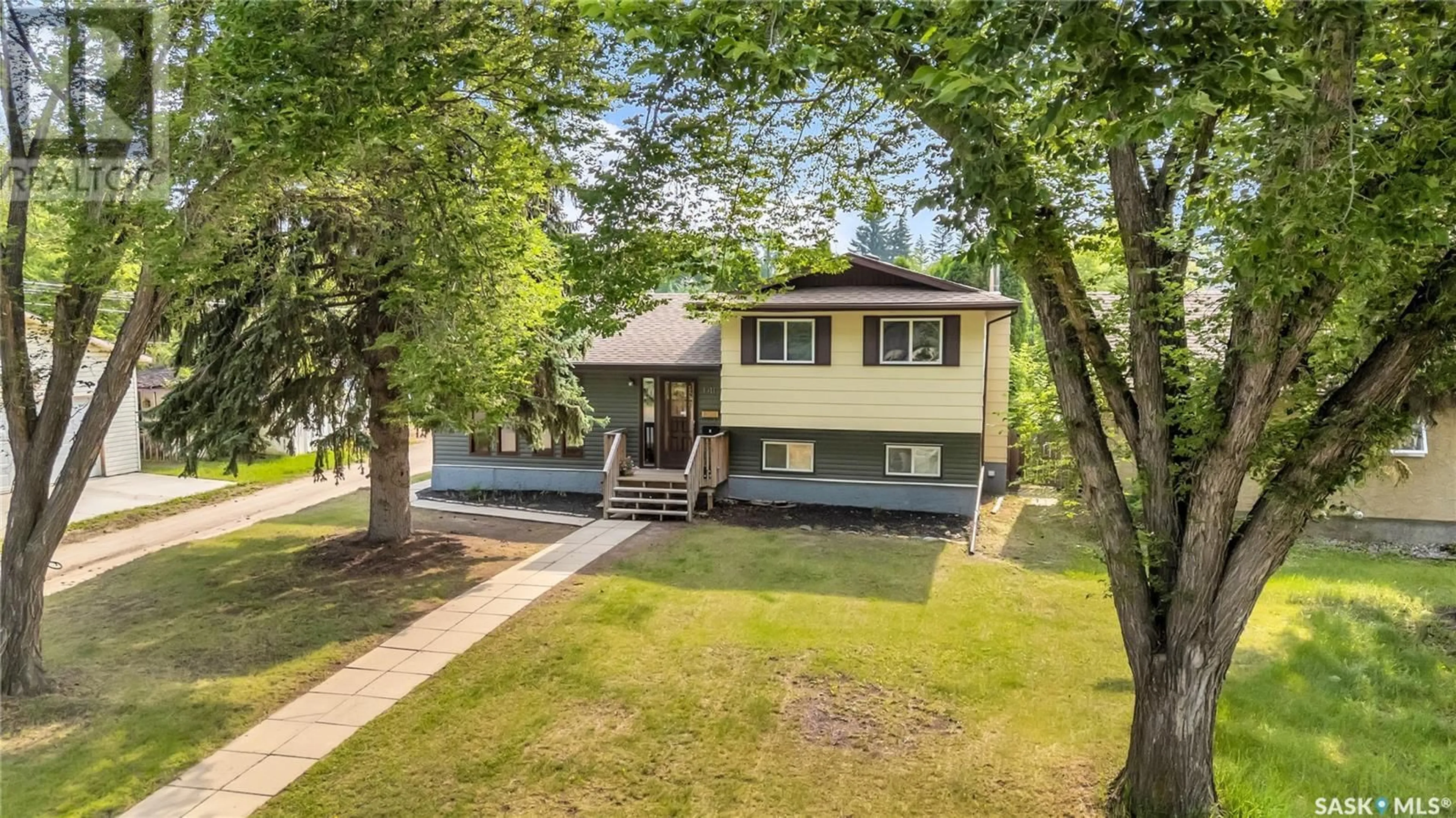 A pic from outside/outdoor area/front of a property/back of a property/a pic from drone, street for 1911 MELROSE AVENUE, Saskatoon Saskatchewan S7J0V1