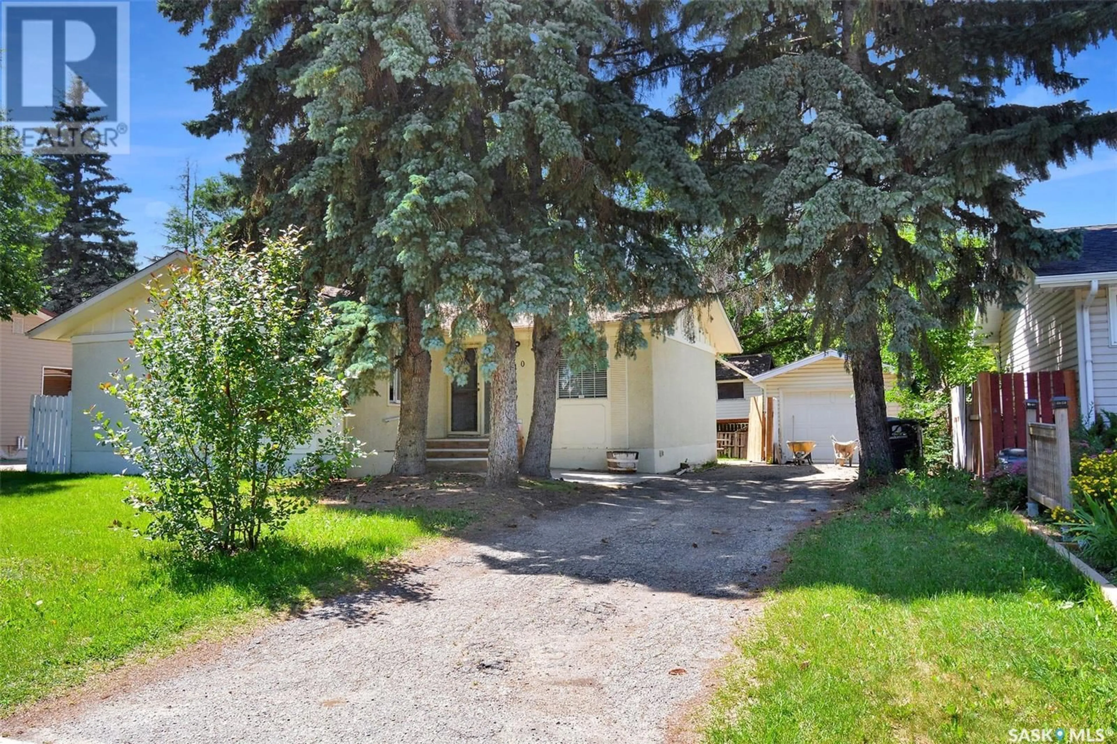 A pic from outside/outdoor area/front of a property/back of a property/a pic from drone, street for 110 SPINKS DRIVE, Saskatoon Saskatchewan S7H4B9