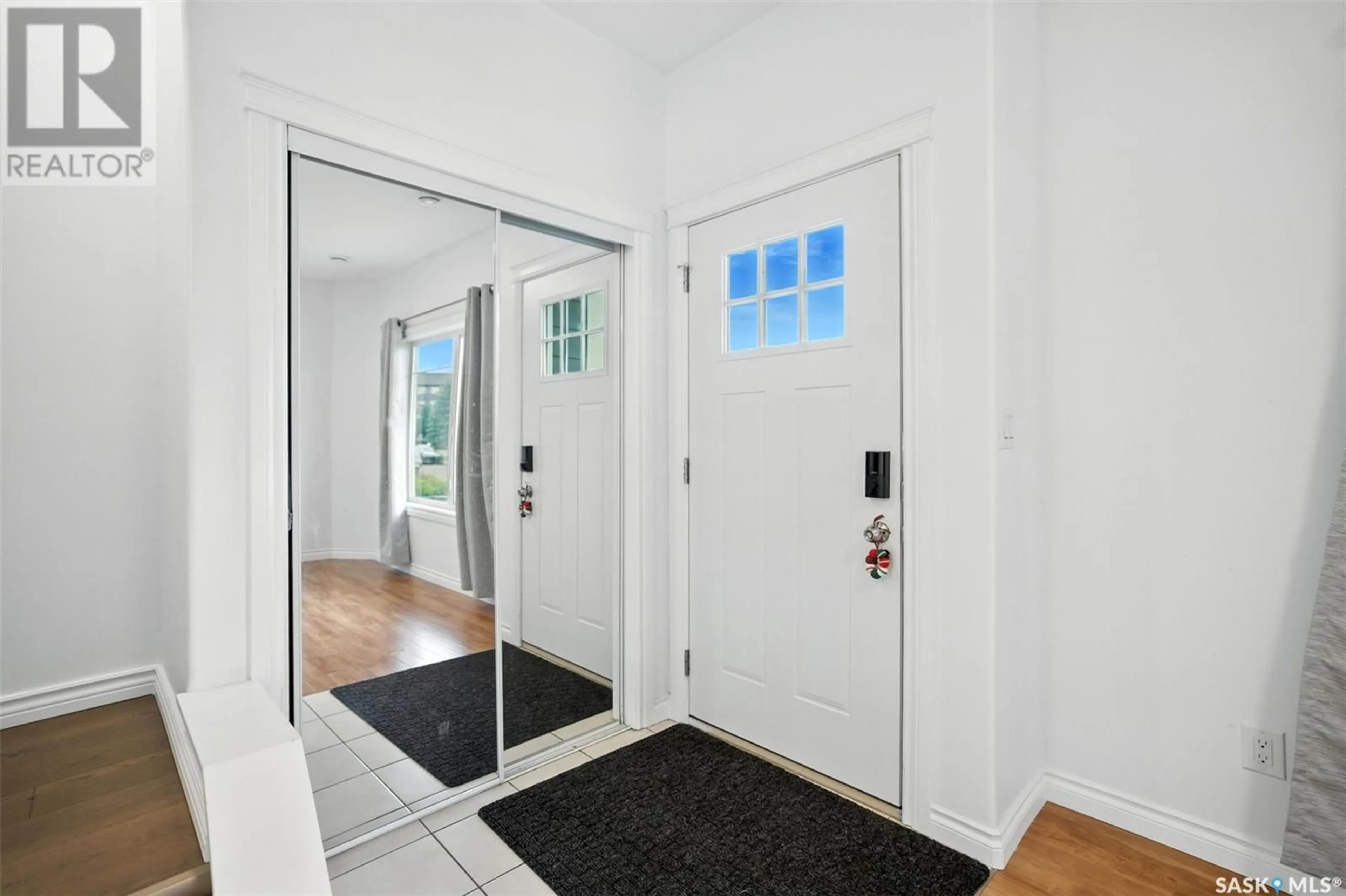 Indoor entryway for 212 - 206 WILLIS CRESCENT, Saskatoon Saskatchewan S7T0R6