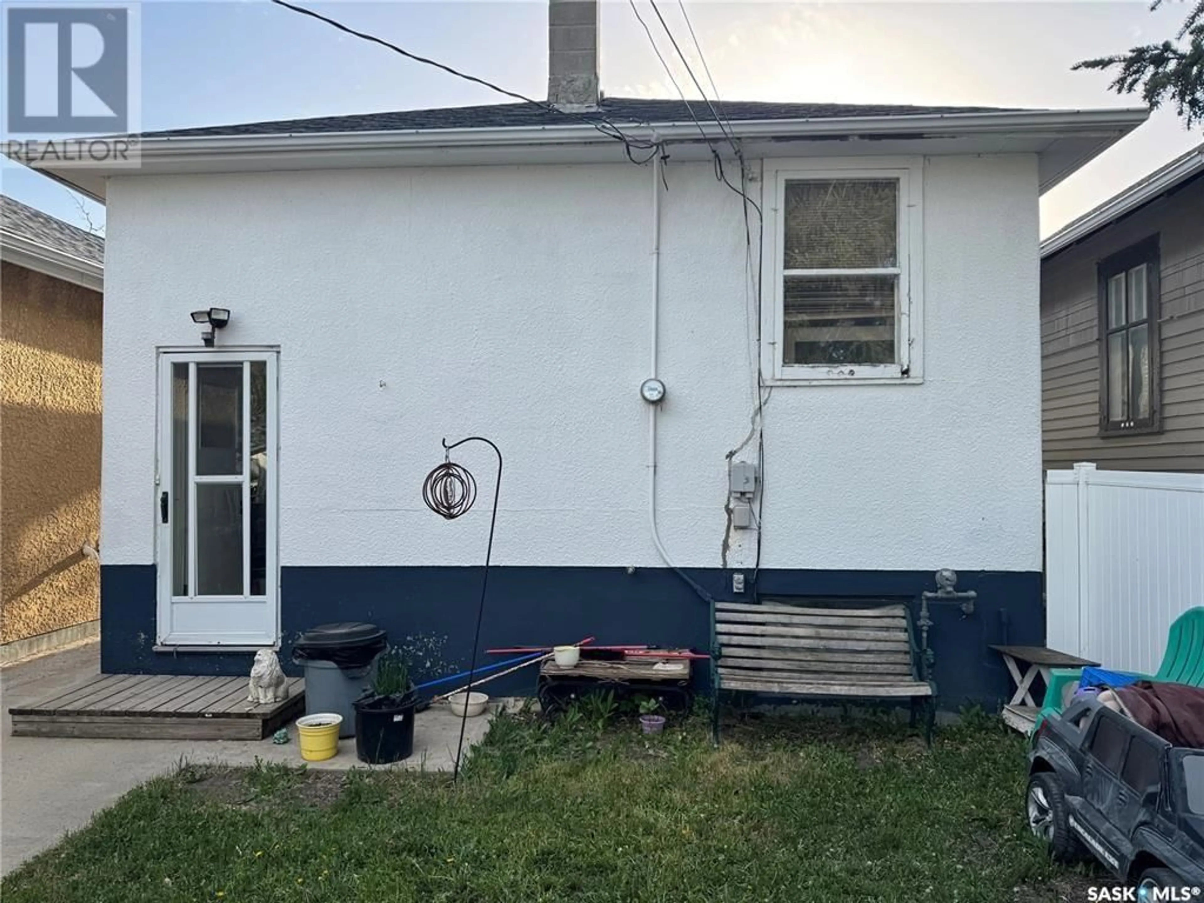 Home with vinyl exterior material, building for 1873 BRODER STREET, Regina Saskatchewan S4N3R7