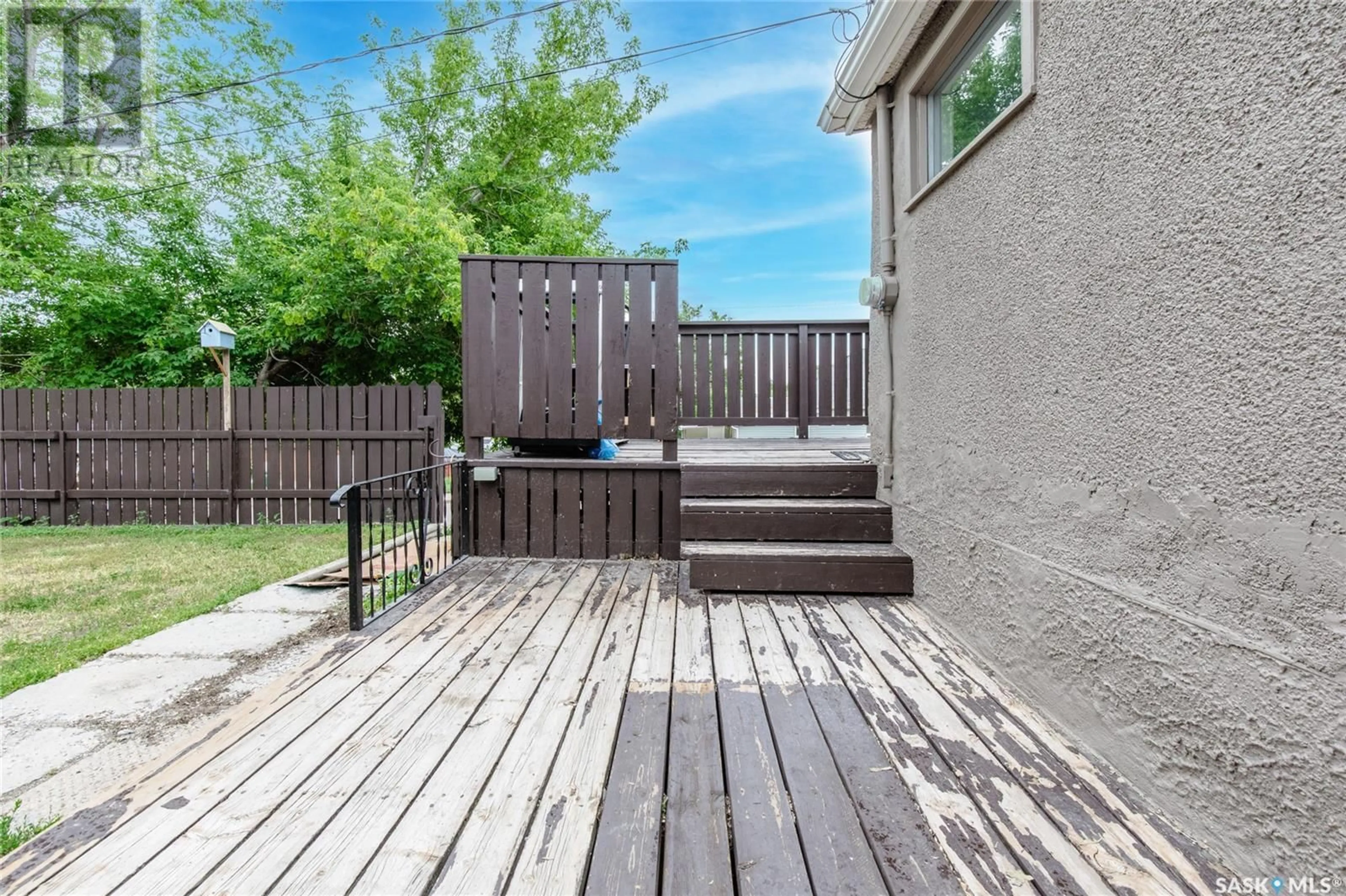 Patio, street for 1103 4TH AVENUE NE, Moose Jaw Saskatchewan S6H1H9