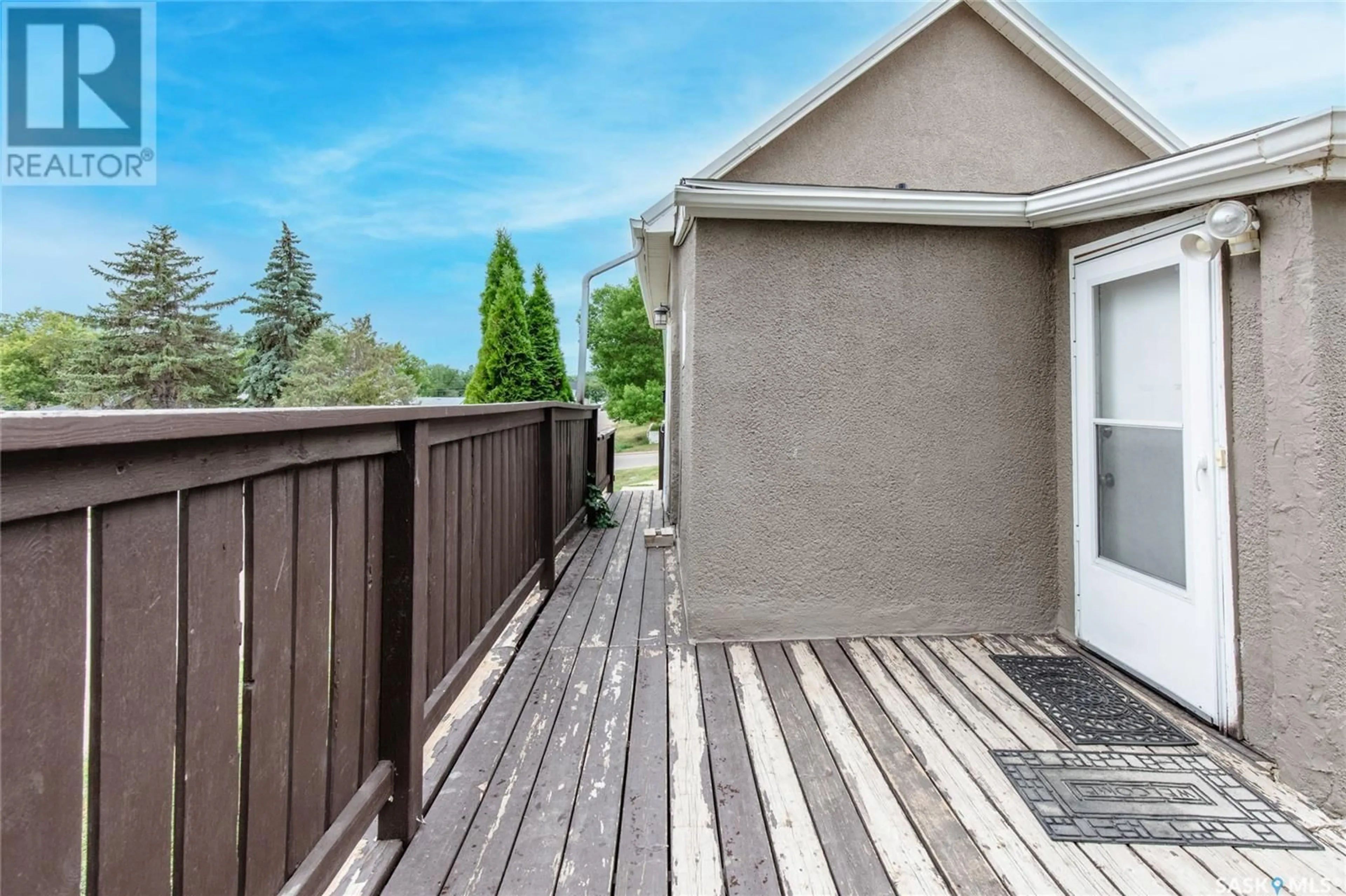 Patio, unknown for 1103 4TH AVENUE NE, Moose Jaw Saskatchewan S6H1H9