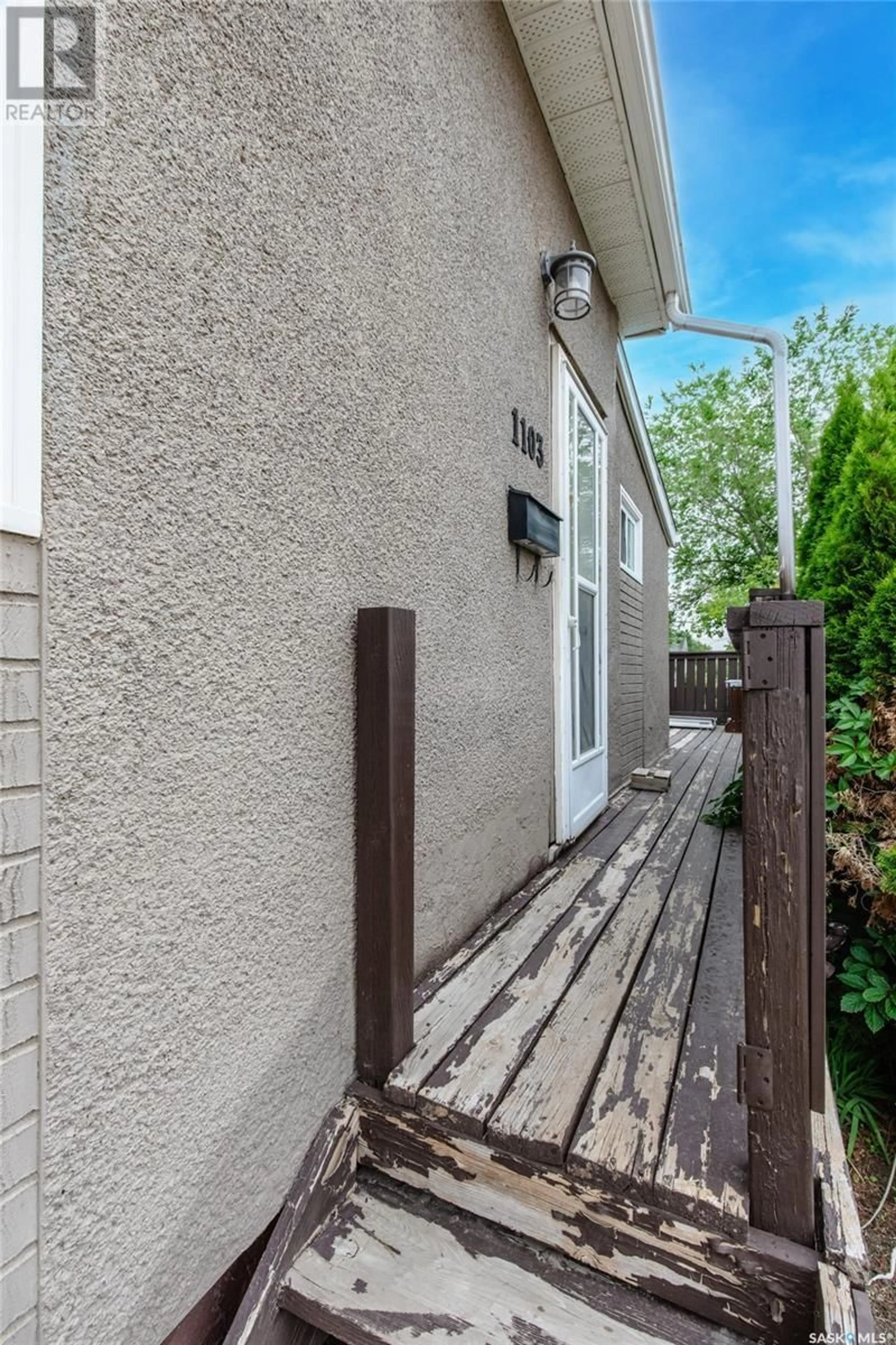 Unknown for 1103 4TH AVENUE NE, Moose Jaw Saskatchewan S6H1H9