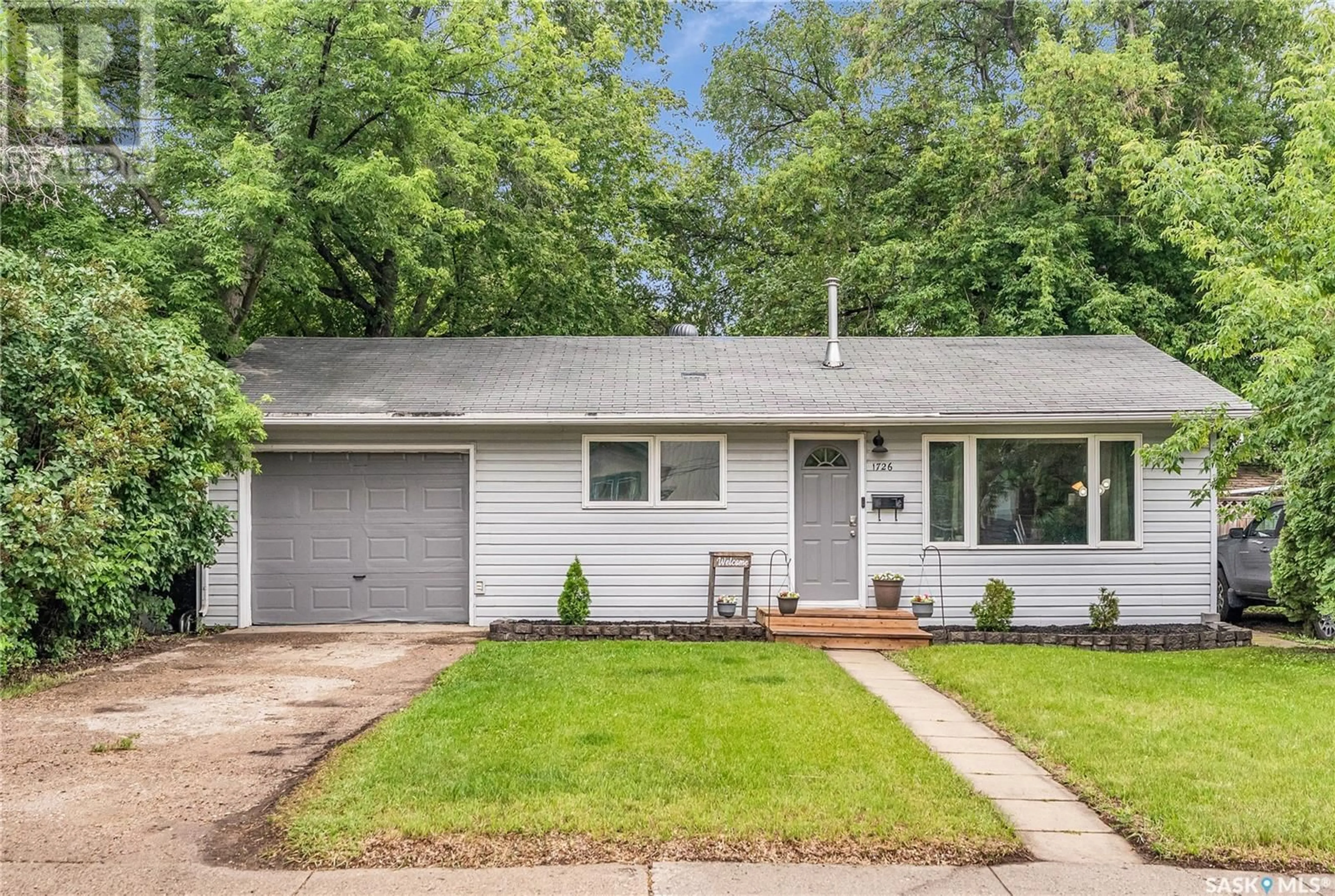 Home with vinyl exterior material, street for N - 1726 1ST AVENUE, Saskatoon Saskatchewan S7K1Z6