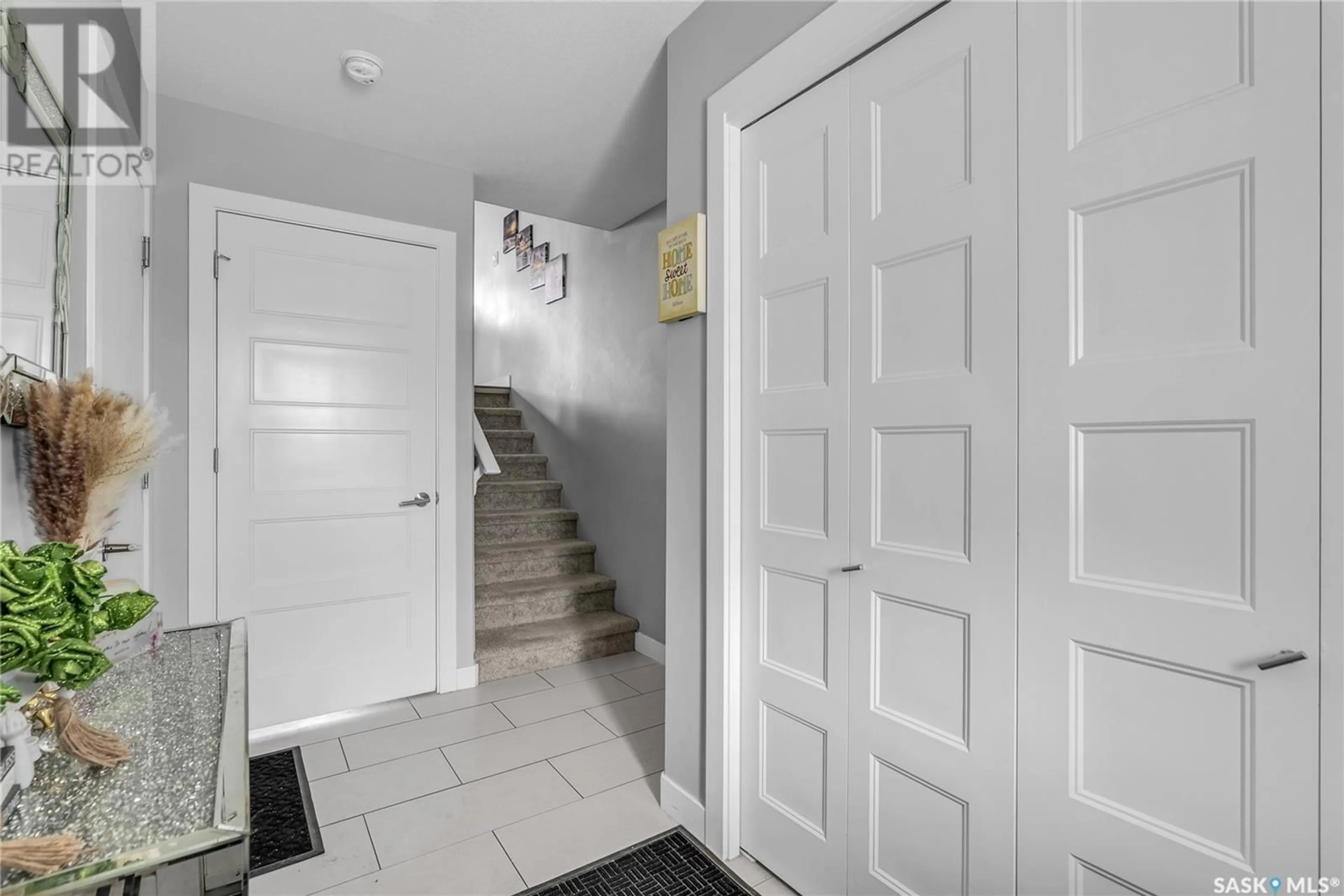 Indoor foyer for 309 315 KLOPPENBURG LINK, Saskatoon Saskatchewan S7W0V9