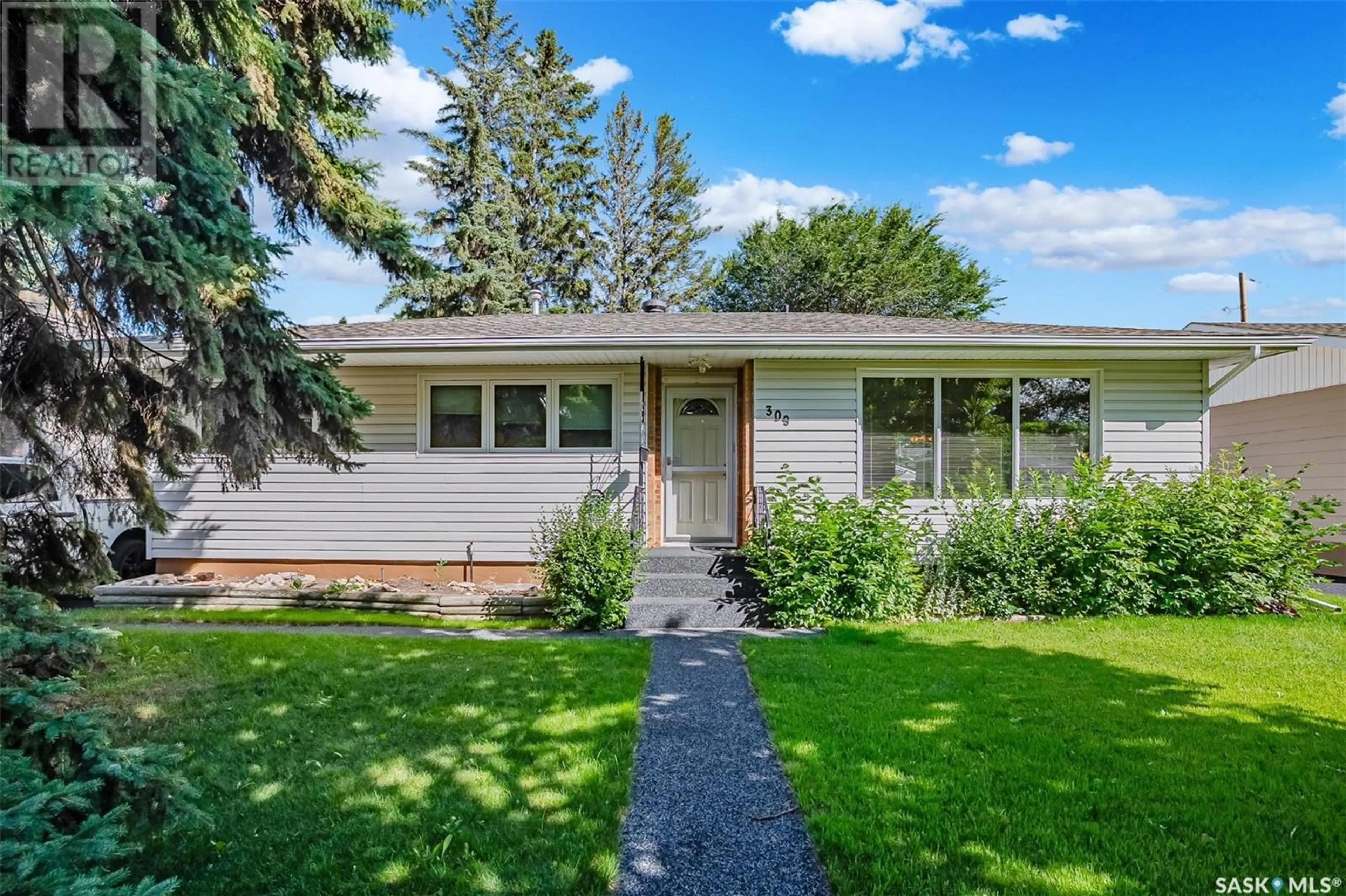 Home with vinyl exterior material, street for 309 CASCADE STREET, Saskatoon Saskatchewan S7J0M4