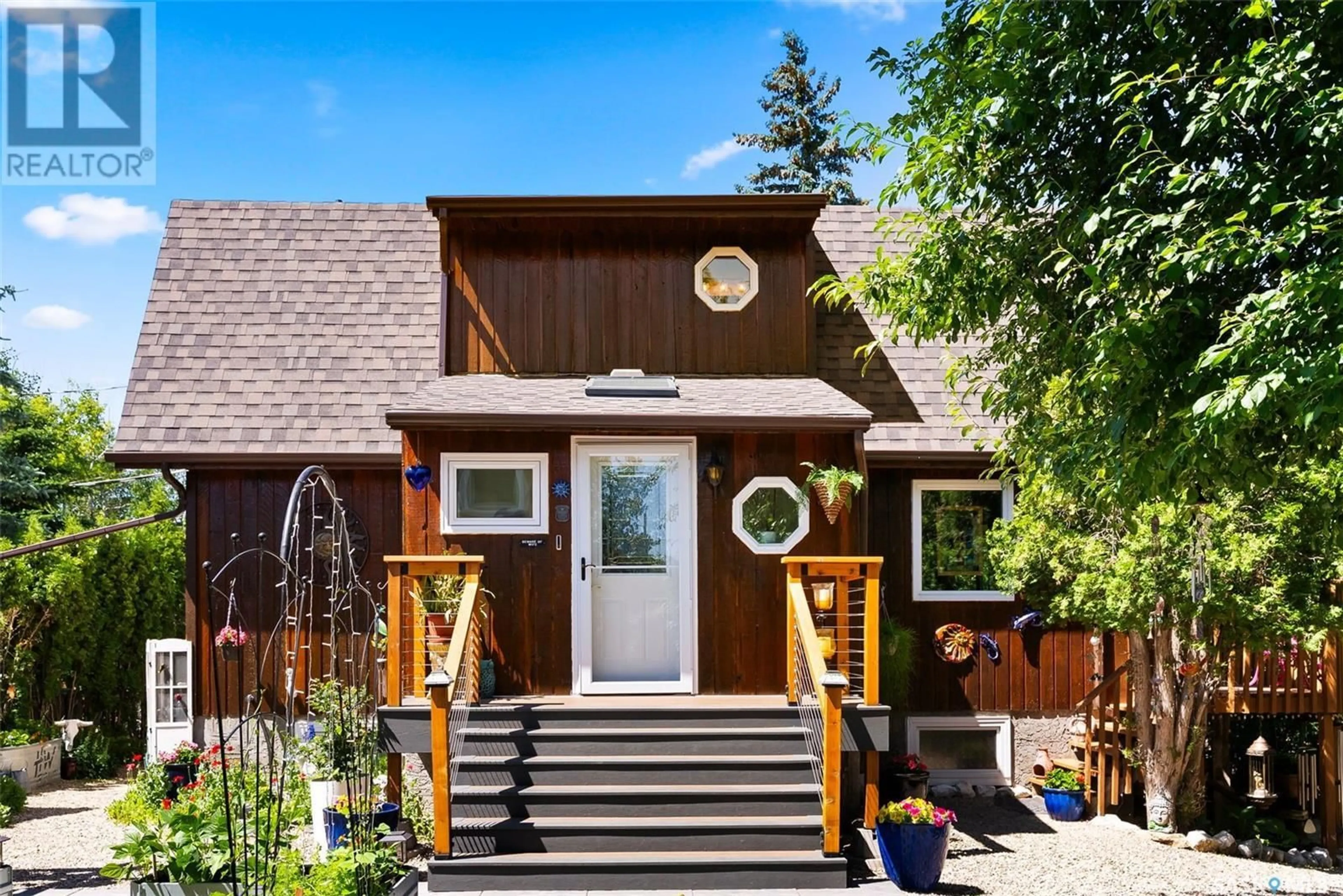 Home with vinyl exterior material, street for 518 9TH STREET, Regina Beach Saskatchewan S0G4C0