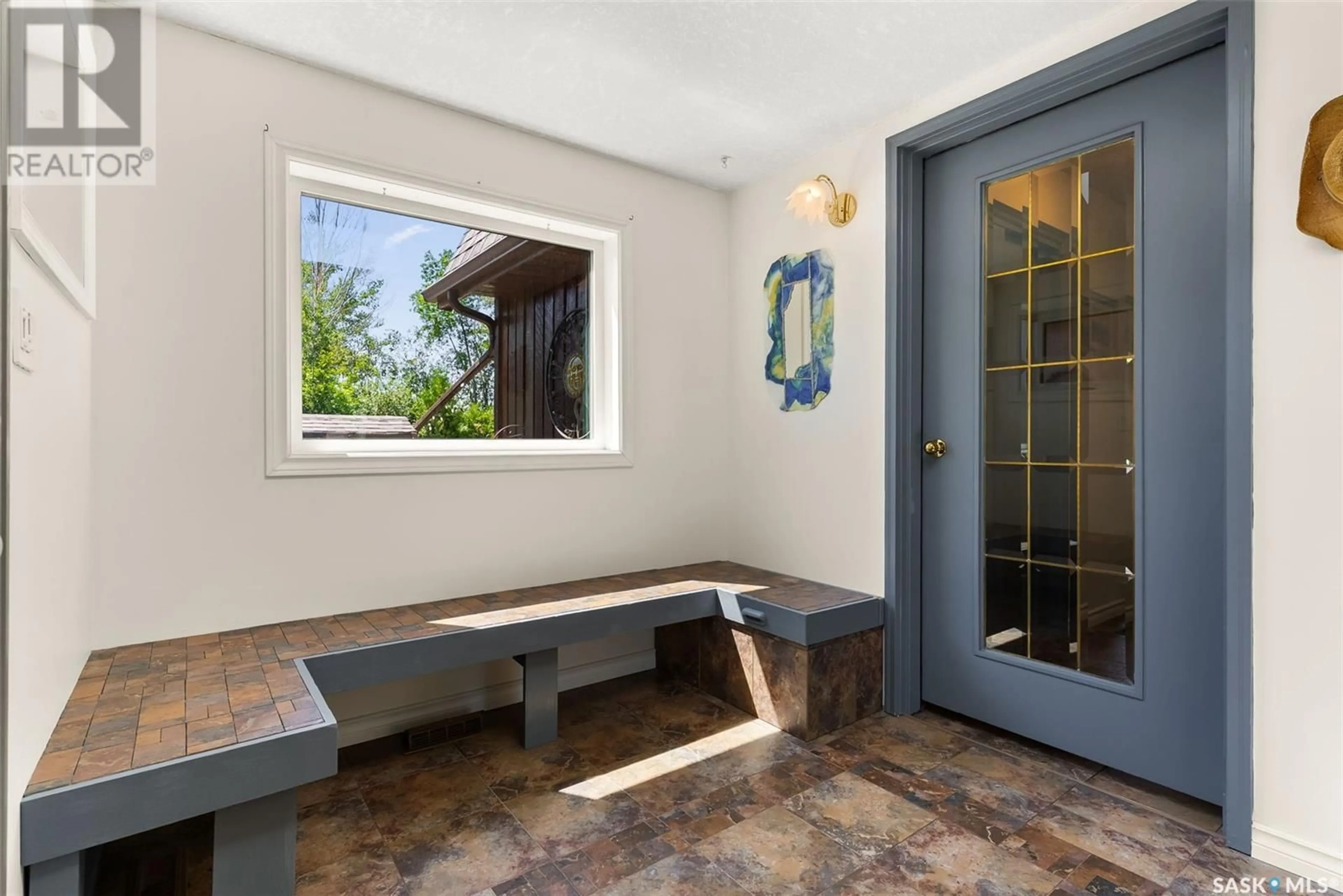 Indoor entryway for 518 9TH STREET, Regina Beach Saskatchewan S0G4C0