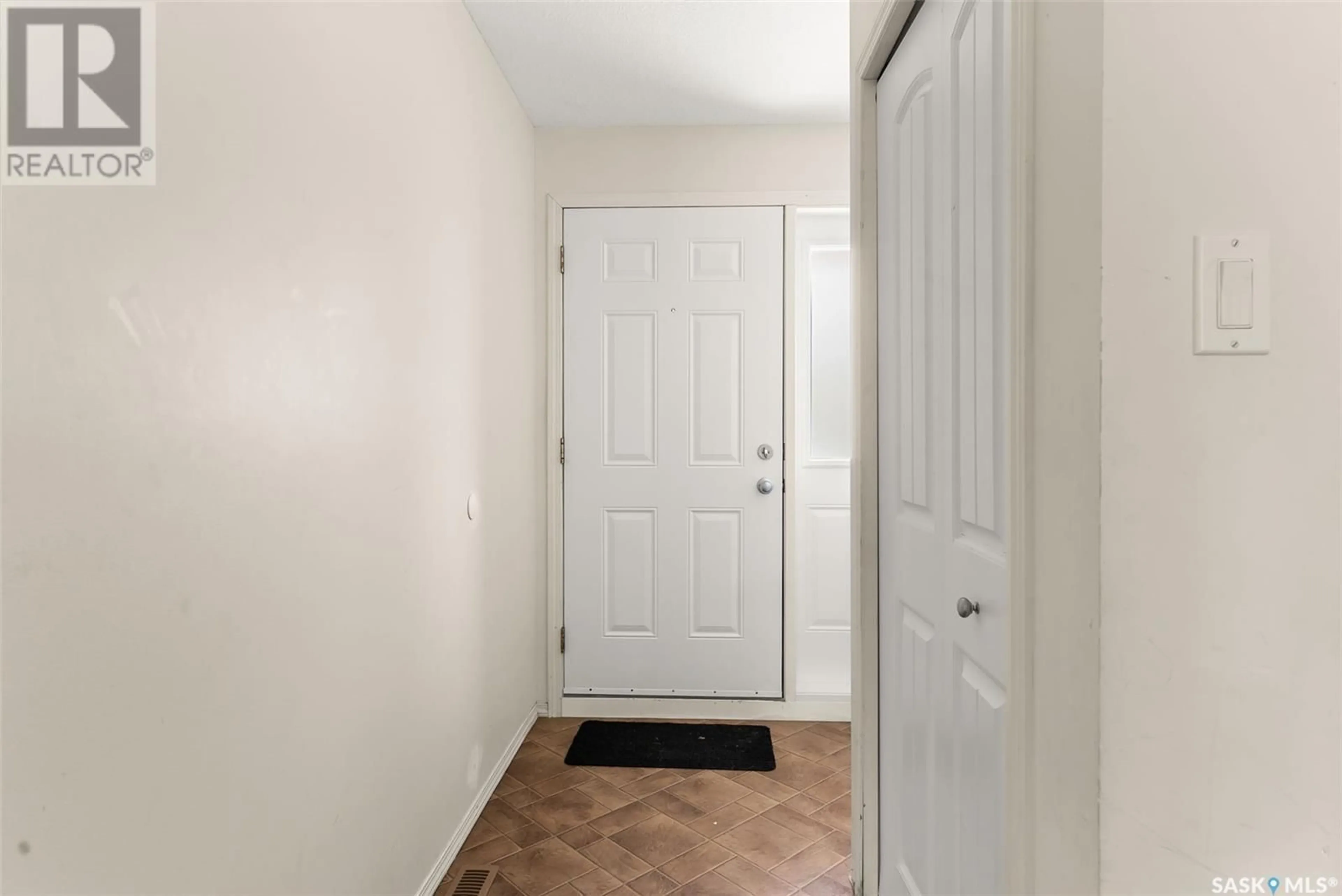 Indoor entryway for 183 CHATEAU CRESCENT, Pilot Butte Saskatchewan S0G3Z0