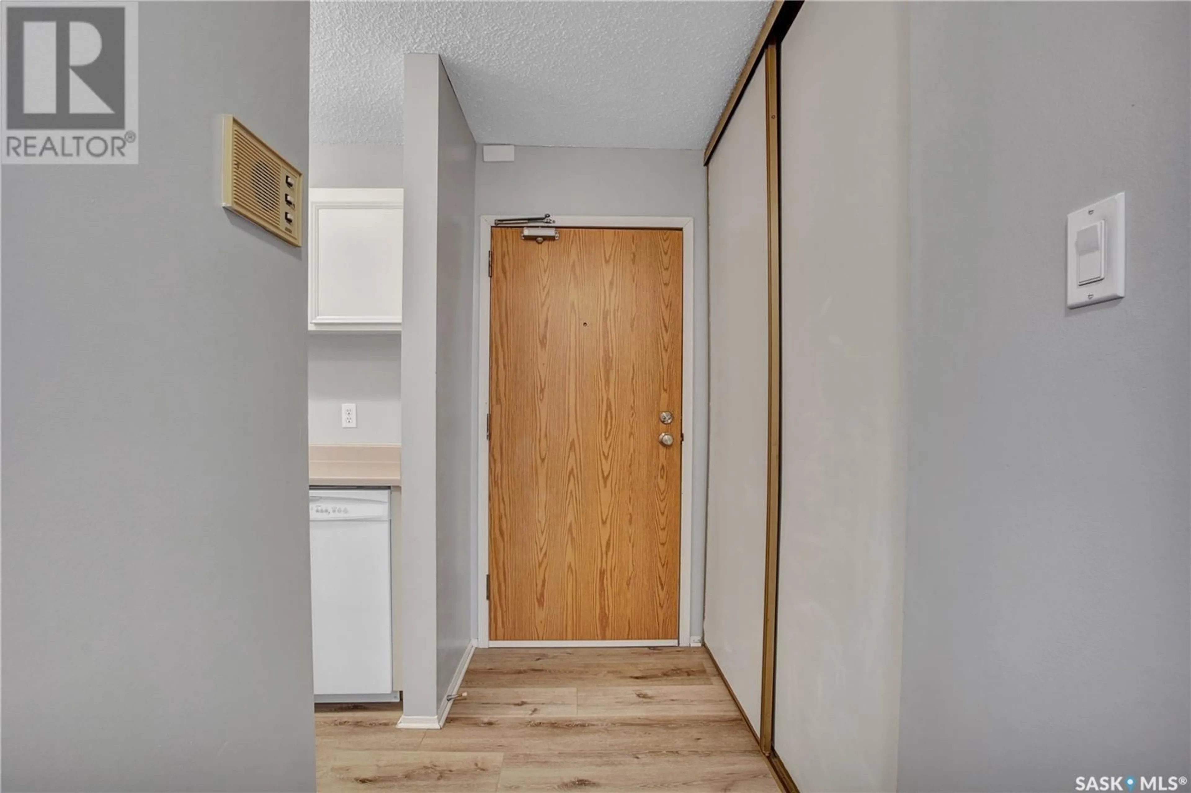 Indoor entryway for 207 - 306 TAIT PLACE, Saskatoon Saskatchewan S7H5L8