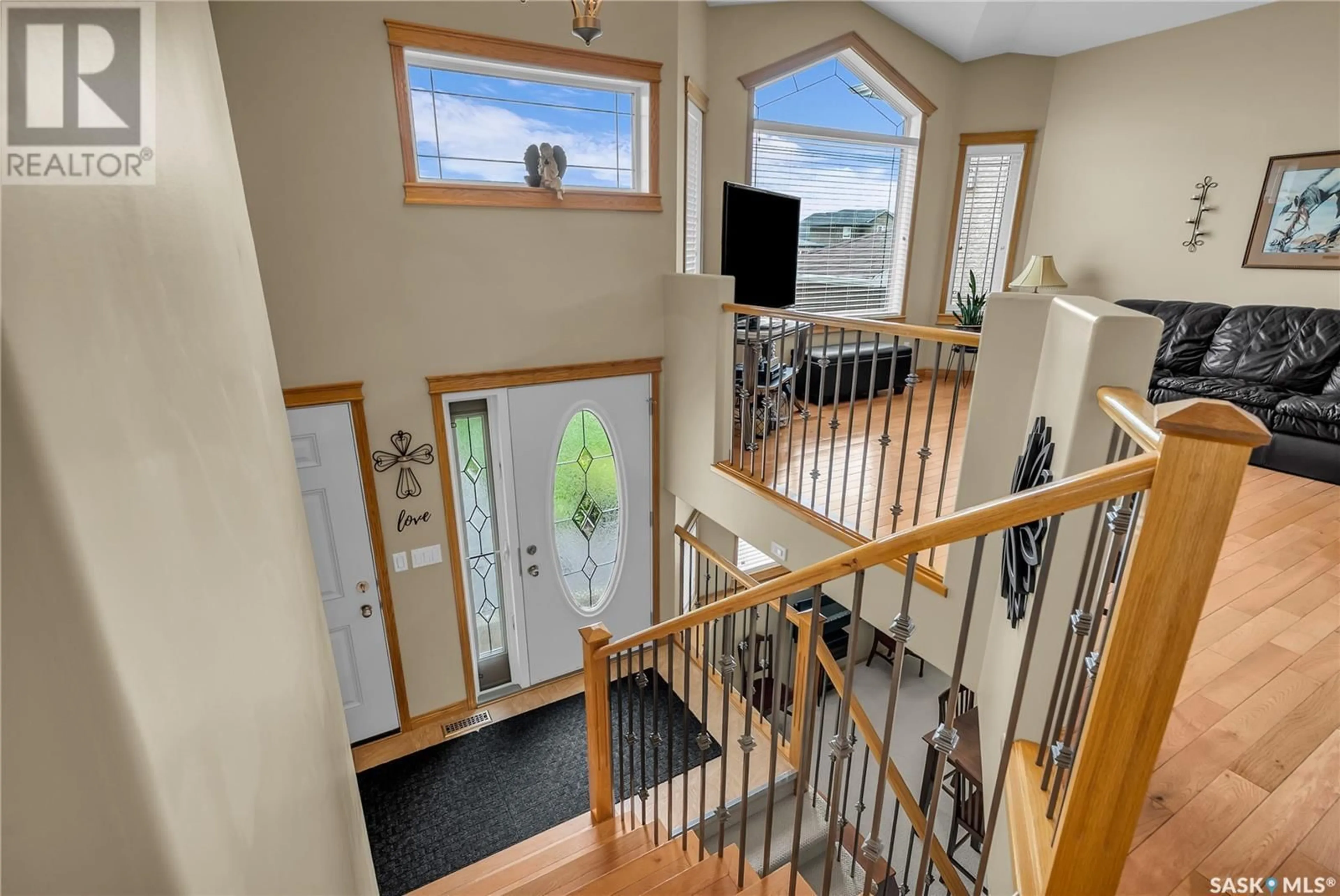 Indoor foyer for 455 STENSRUD ROAD, Saskatoon Saskatchewan S7W1C3