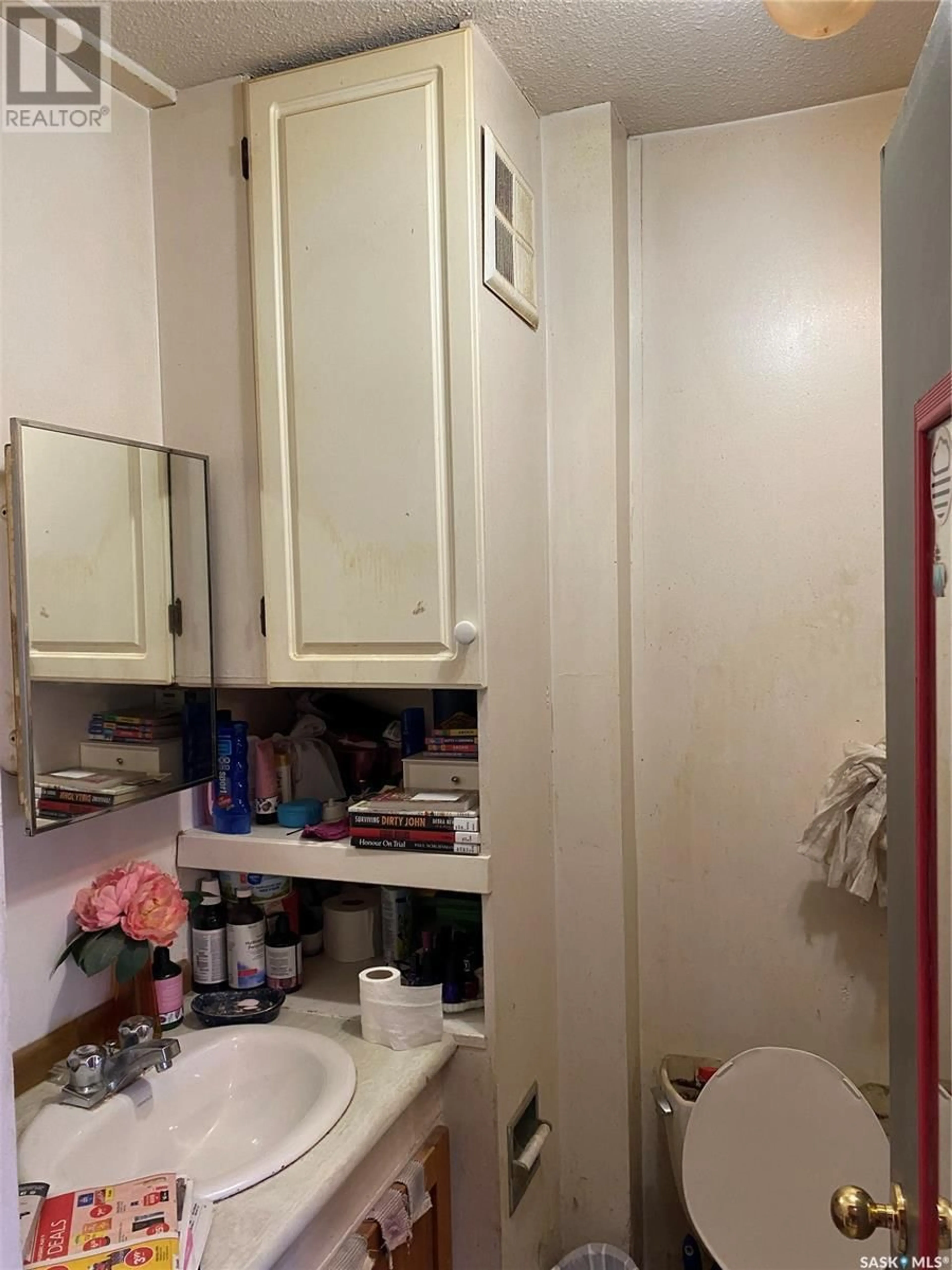 A pic of a room for 213 N AVENUE N, Saskatoon Saskatchewan S7L2T2