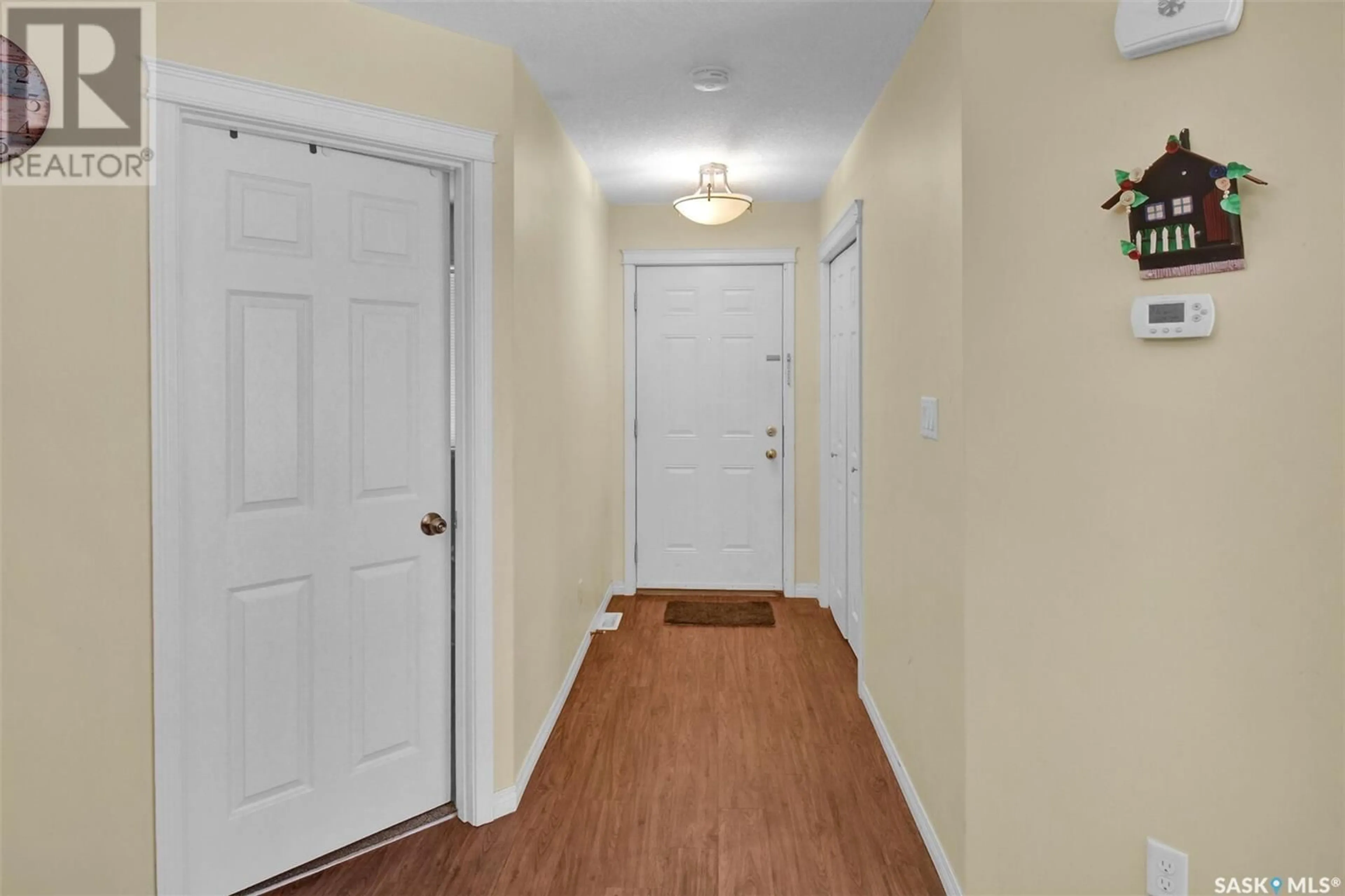 Indoor entryway for 125 - 217 WILLIS CRESCENT, Saskatoon Saskatchewan S7T0T1