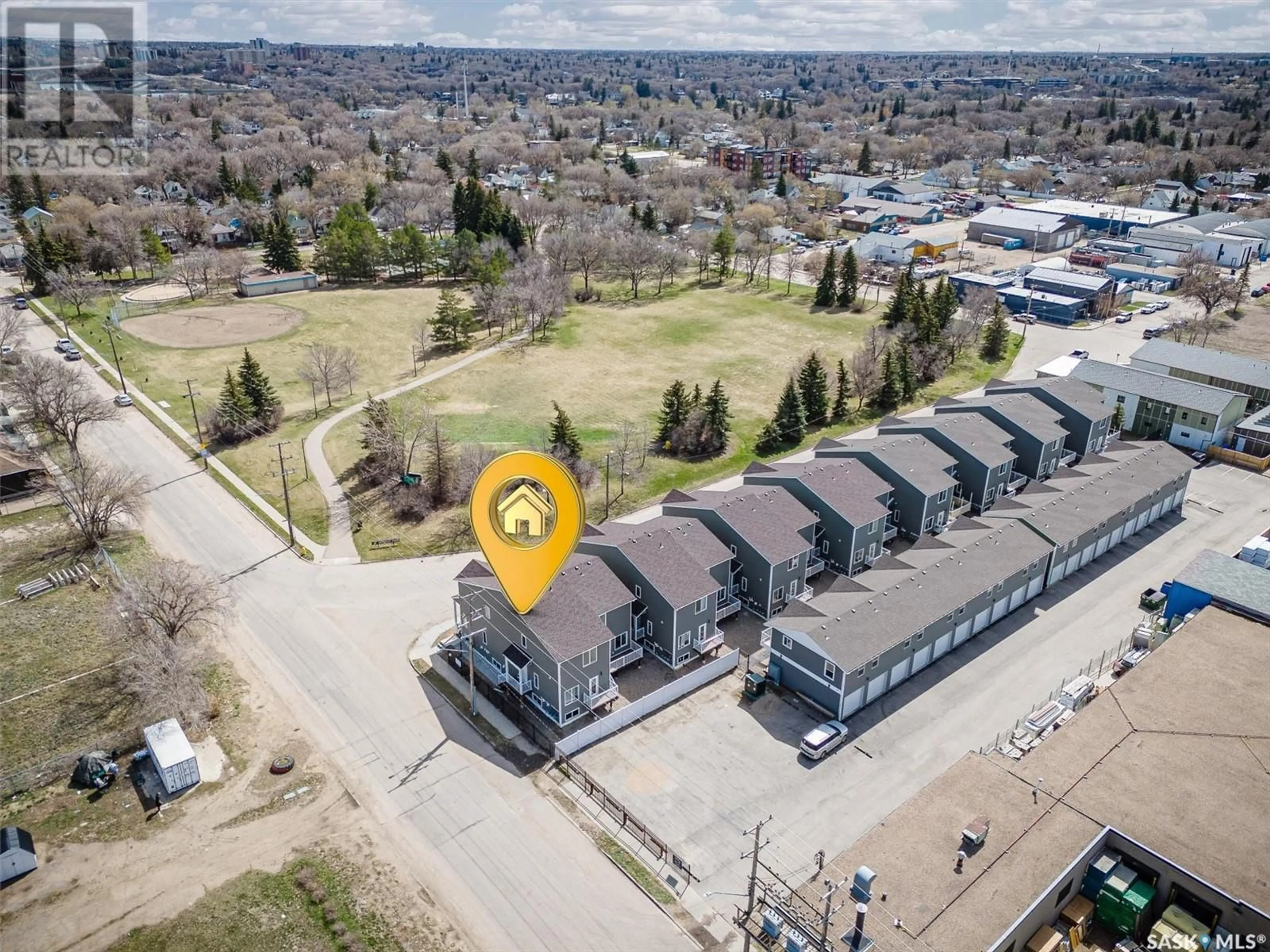 A pic from outside/outdoor area/front of a property/back of a property/a pic from drone, street for 419 L AVENUE, Saskatoon Saskatchewan S7M5Y6